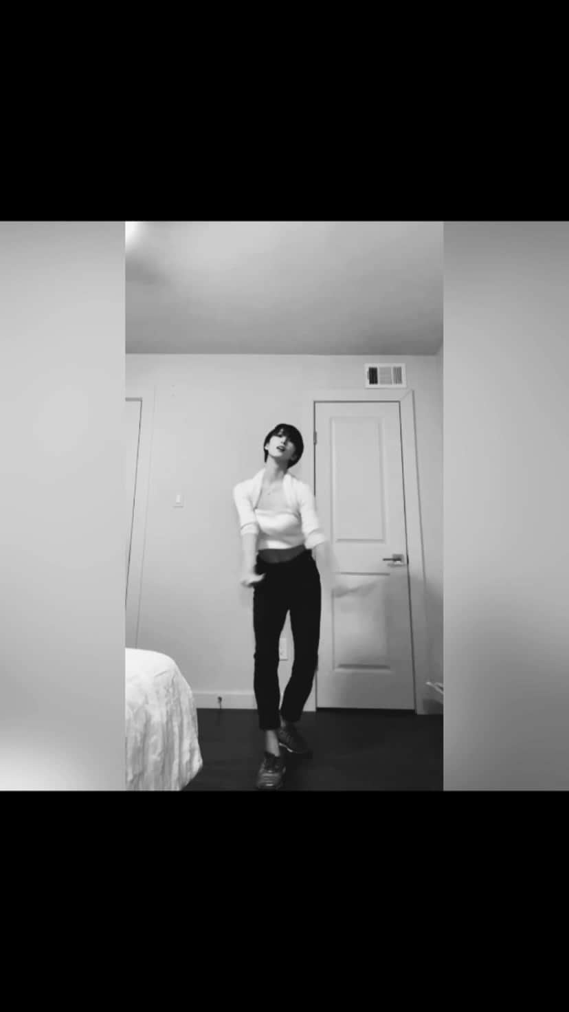 のインスタグラム：「My fav pastime🤭🙈  完全趣味です。 月曜日に全部消します。 #blackpi」