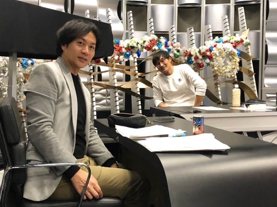 山田泰三のインスタグラム：「安永聡太郎さんと金曜開催試合「アスレティック・ビルバオVSウエスカ」⚽️ ウエスカは相手の守備にハマって、岡崎慎司までいい形でボールを運ぶことができませんでした。  自分が寝ている間に家族が果実園リーベルに行ったらしく、お土産のフルーツサンドをお昼ごはん兼おやつにしました⭐️ #WOWOW #ラリーガ #ウエスカ #岡崎慎司 #安永聡太郎 #サッカー #サッカー好き #果実園リーベル #フルーツサンド」