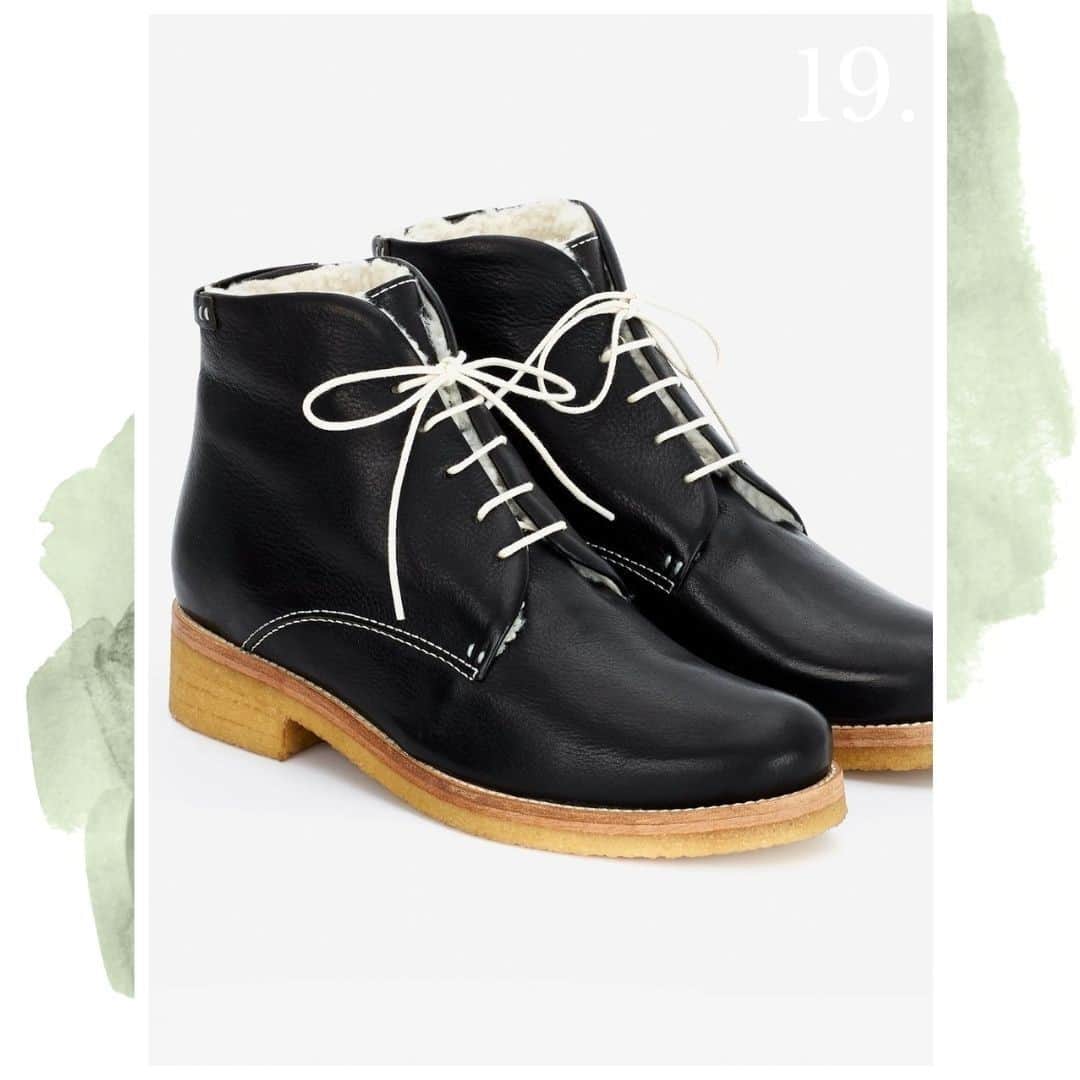 テーリポルキのインスタグラム：「ADVENT CALENDAR #19 🕯 Chelsea and Ola merino boots -15% 💫    The weather is getting colder here in Finland and parts of the country are finally getting some snow too! To celebrate that we want to offer this really special offer today. Keep your toes warm and get 15% off from our Chelsea and Ola boots with the warm merino wool lining. The offer is valid only today both online and in our store. The discounted prices are marked in the products. Check out all the discounted styles at terhipolkki.com⠀⠀⠀⠀⠀⠀⠀⠀⠀ ⠀⠀⠀⠀⠀⠀⠀⠀⠀ #TERHIPÖLKKI #terhipölkkistore #finnishdesign #sustainable #footwear #christmas #calendar #christmascalendar」