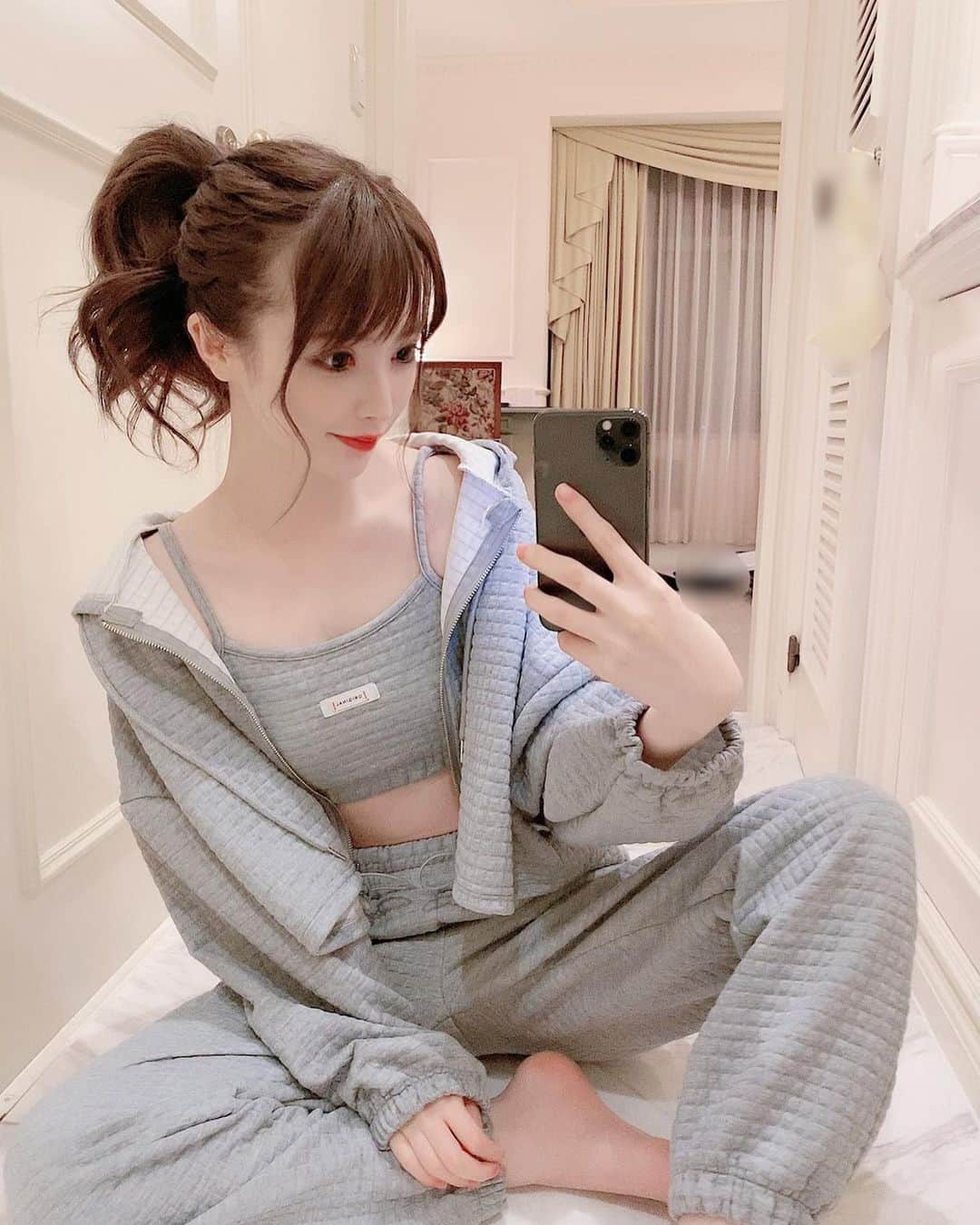 優月美羽さんのインスタグラム写真 - (優月美羽Instagram)「セットアップは🌼 @flavia.selectshop のです♡  セットアップ永遠に好き🤣❤️  #flavia #インポートセレクトショップ #セレクトショップ #海外ファッション」12月19日 15時33分 - miu.yuzuki