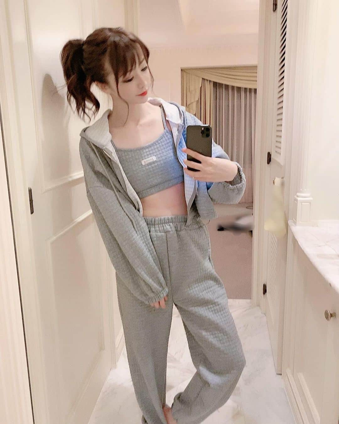 優月美羽さんのインスタグラム写真 - (優月美羽Instagram)「セットアップは🌼 @flavia.selectshop のです♡  セットアップ永遠に好き🤣❤️  #flavia #インポートセレクトショップ #セレクトショップ #海外ファッション」12月19日 15時33分 - miu.yuzuki
