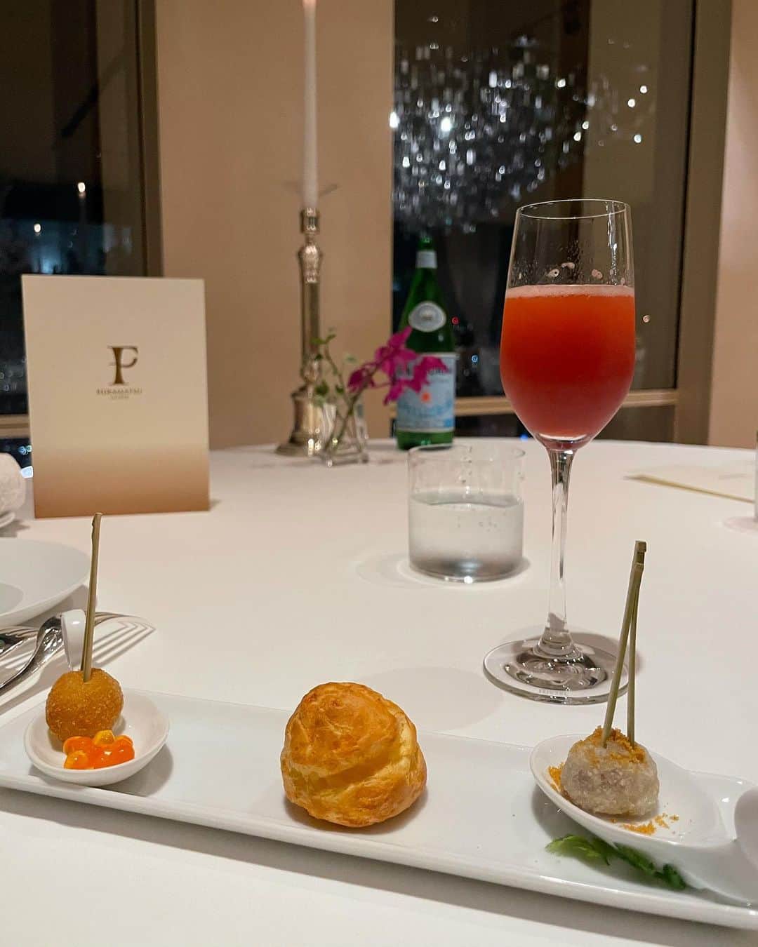 SAEKAさんのインスタグラム写真 - (SAEKAInstagram)「中之島フェスティバルタワーの最上階にある @lafete_hiramatsu さん  大阪の美しい眺望に囲まれた 360度贅沢な空間でいただくお食事は この上ない幸せだった💕  モダン・クラシックな雰囲気が私好みで フランス料理とイタリア料理の感性と 技術の融合が新しい世界感で 華やかなお料理の数々と美しいワインと 本当にSpecialでした😭❤️  おしゃれしていくつになっても行きたい👠 ここは間違いなく大好きなレストラン❤︎  #大阪 #中之島 #ラフェットひらまつ #lafetehiramatsu  #美食 #美食家 #絶品 #食べログ #食べすたぐらむ #冴ログ #お気に入りのお店」12月19日 15時37分 - saeka0220