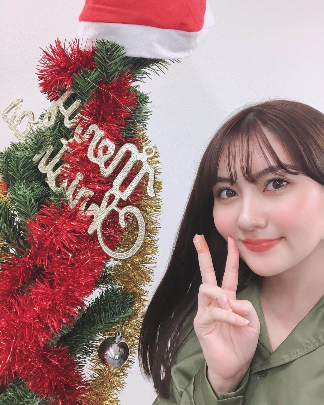 川添りなのインスタグラム：「🎄🤶🏻💝  メルディアクリスマスカフェSHOWROOM配信 ありがとうございました🎄✨  あさづけしょこらが初MCをつとめました、とっても緊張しすぎてたくさん噛んでしまいました🥲反省…。この反省を必ず、活かし進歩して❗️またMCリベンジしたい❗  頑張る。  #自撮り #メルディア #メルディアクリスマスカフェ #クリスマス #カフェ #SHOWROOM配信 #instagram #instagood  #instapic #instalike  #Xmas #Cafe」