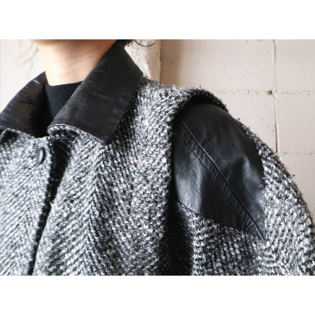 吉祥寺 古着屋 Orfeoさんのインスタグラム写真 - (吉祥寺 古着屋 OrfeoInstagram)「leather × Tweed Coat  #orfeo #kichijoji #tokyo #vintage #used #fashion #coordinate #outfit . . . スタッフ募集についてはこちら→https://www.instagram.com/p/CHcEl3Tl1Sk/?igshid=1j1r0z0xinhmp .  お問い合わせはインスタグラムのプロフィール掲載のメールアドレスにお願いいたします。コメント、DMでのお問い合わせは受け付けておりませんのでご了承ください。 ONLINE SHOPの商品も店頭にてご購入頂けます。気になる商品がございましたらスタッフにお声掛けください。  新型コロナウィルス感染拡大防止策を徹底した上で営業をしております。マスクの着用、入店時にアルコールでの消毒をお願いいたします。」12月19日 16時03分 - orfeokichijoji