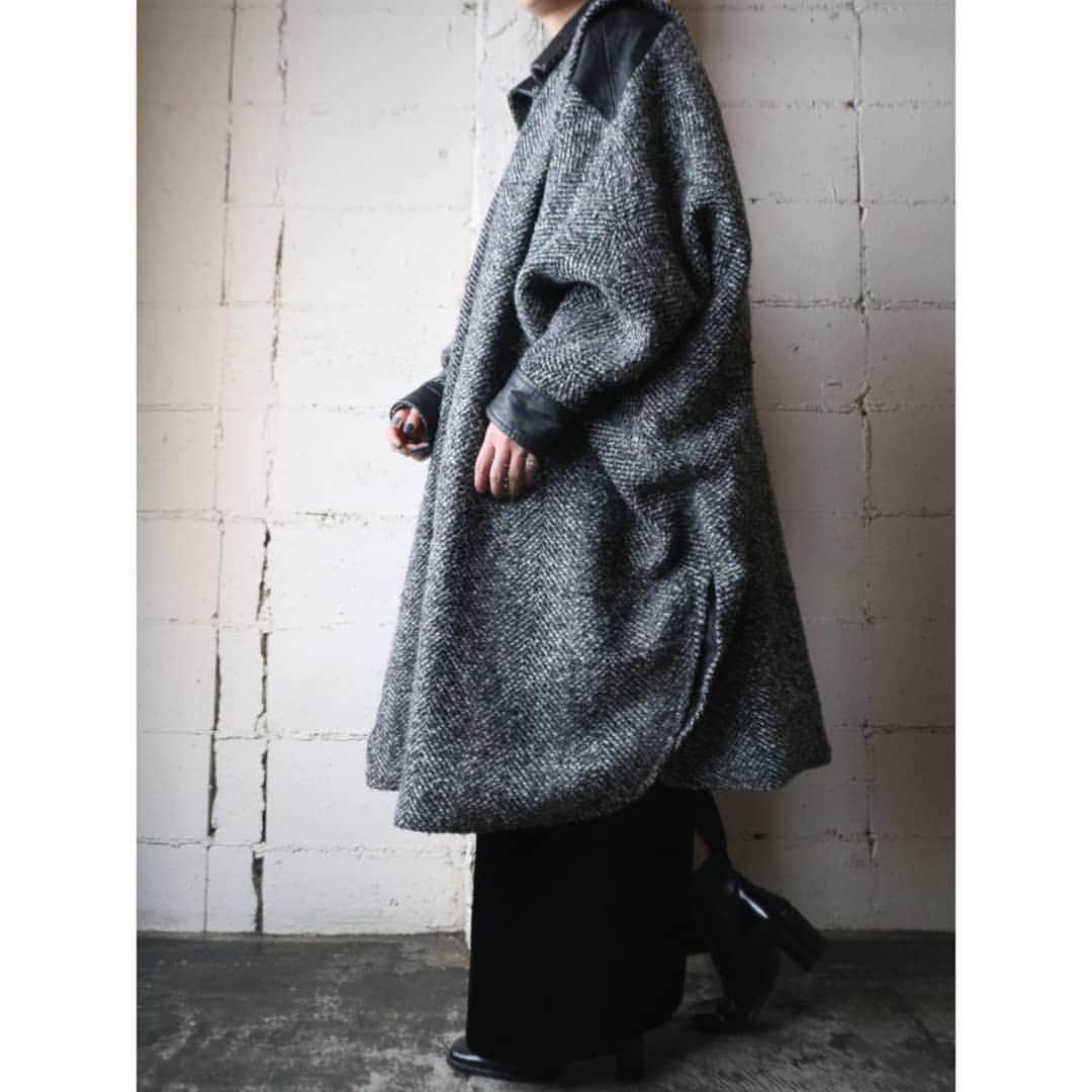 吉祥寺 古着屋 Orfeoさんのインスタグラム写真 - (吉祥寺 古着屋 OrfeoInstagram)「leather × Tweed Coat  #orfeo #kichijoji #tokyo #vintage #used #fashion #coordinate #outfit . . . スタッフ募集についてはこちら→https://www.instagram.com/p/CHcEl3Tl1Sk/?igshid=1j1r0z0xinhmp .  お問い合わせはインスタグラムのプロフィール掲載のメールアドレスにお願いいたします。コメント、DMでのお問い合わせは受け付けておりませんのでご了承ください。 ONLINE SHOPの商品も店頭にてご購入頂けます。気になる商品がございましたらスタッフにお声掛けください。  新型コロナウィルス感染拡大防止策を徹底した上で営業をしております。マスクの着用、入店時にアルコールでの消毒をお願いいたします。」12月19日 16時03分 - orfeokichijoji