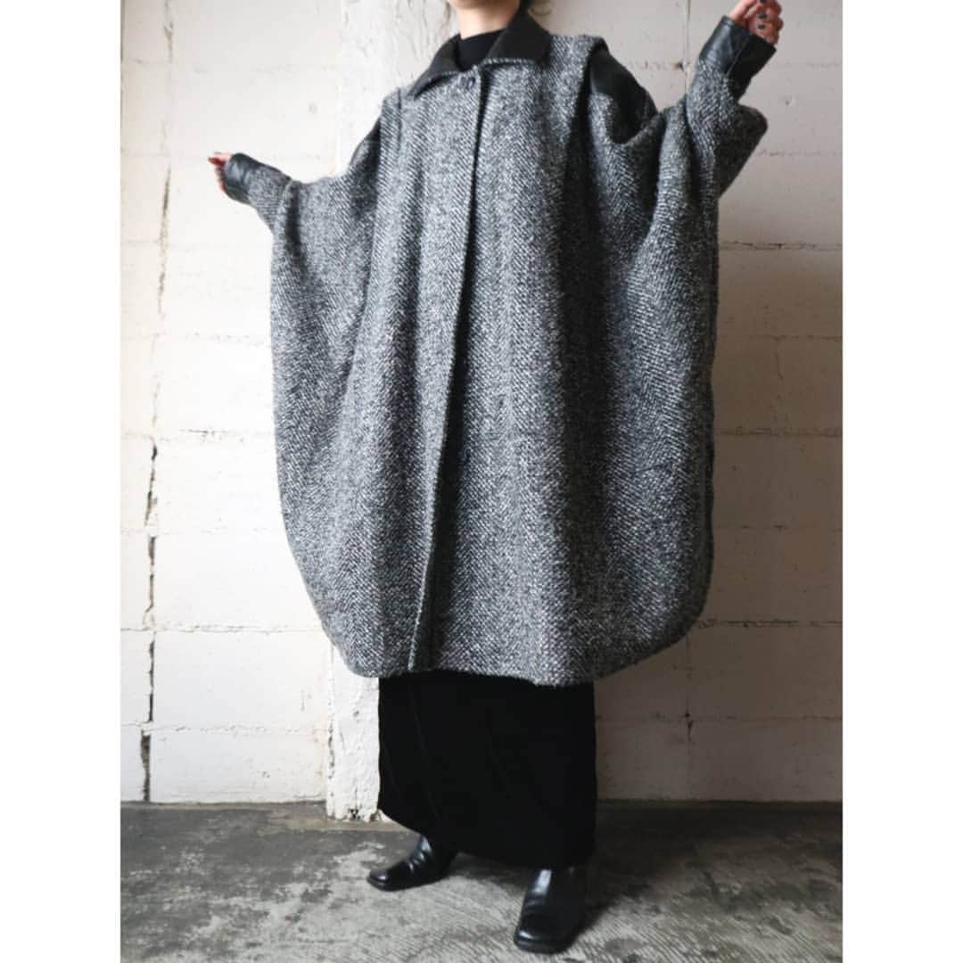 吉祥寺 古着屋 Orfeoさんのインスタグラム写真 - (吉祥寺 古着屋 OrfeoInstagram)「leather × Tweed Coat  #orfeo #kichijoji #tokyo #vintage #used #fashion #coordinate #outfit . . . スタッフ募集についてはこちら→https://www.instagram.com/p/CHcEl3Tl1Sk/?igshid=1j1r0z0xinhmp .  お問い合わせはインスタグラムのプロフィール掲載のメールアドレスにお願いいたします。コメント、DMでのお問い合わせは受け付けておりませんのでご了承ください。 ONLINE SHOPの商品も店頭にてご購入頂けます。気になる商品がございましたらスタッフにお声掛けください。  新型コロナウィルス感染拡大防止策を徹底した上で営業をしております。マスクの着用、入店時にアルコールでの消毒をお願いいたします。」12月19日 16時03分 - orfeokichijoji