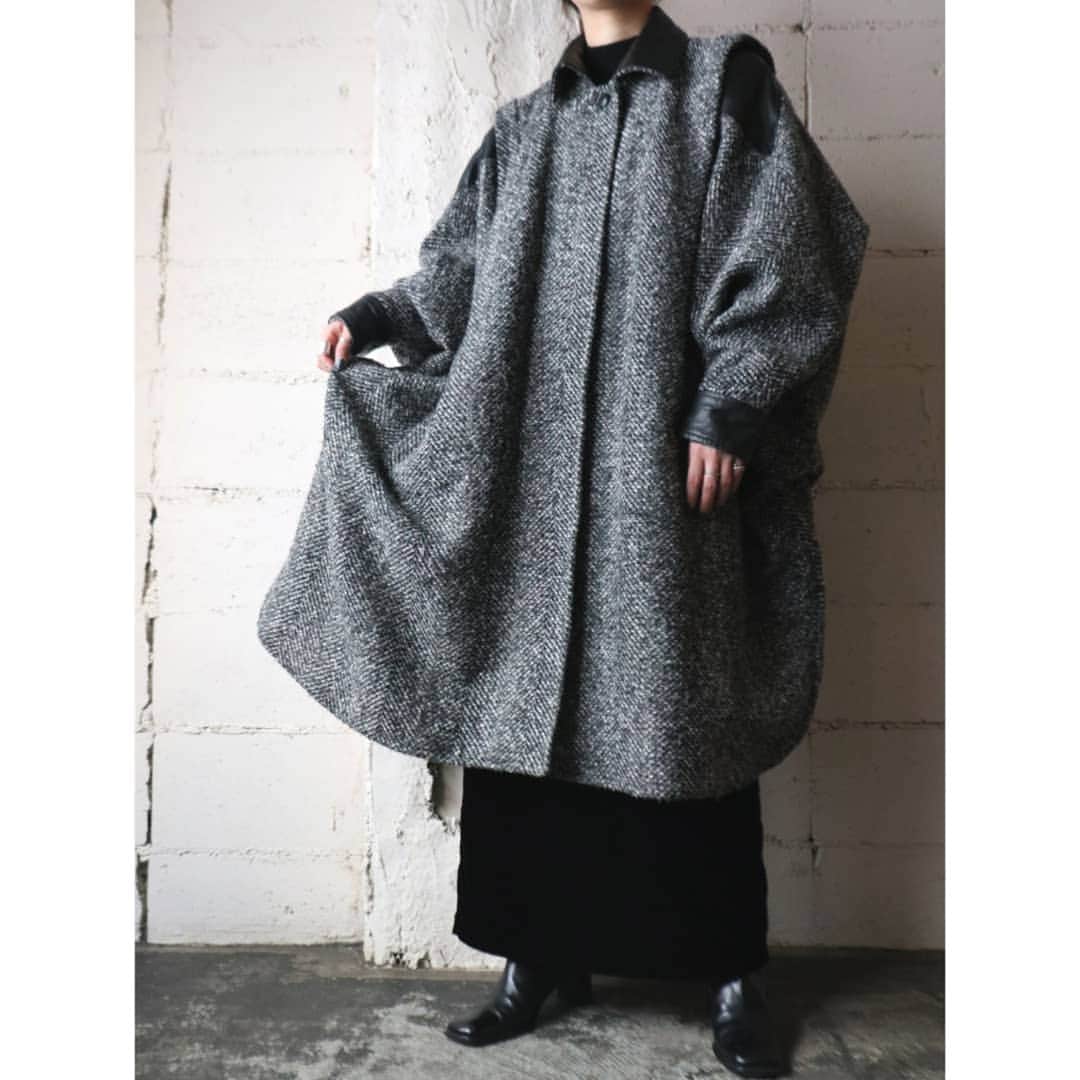 吉祥寺 古着屋 Orfeoさんのインスタグラム写真 - (吉祥寺 古着屋 OrfeoInstagram)「leather × Tweed Coat  #orfeo #kichijoji #tokyo #vintage #used #fashion #coordinate #outfit . . . スタッフ募集についてはこちら→https://www.instagram.com/p/CHcEl3Tl1Sk/?igshid=1j1r0z0xinhmp .  お問い合わせはインスタグラムのプロフィール掲載のメールアドレスにお願いいたします。コメント、DMでのお問い合わせは受け付けておりませんのでご了承ください。 ONLINE SHOPの商品も店頭にてご購入頂けます。気になる商品がございましたらスタッフにお声掛けください。  新型コロナウィルス感染拡大防止策を徹底した上で営業をしております。マスクの着用、入店時にアルコールでの消毒をお願いいたします。」12月19日 16時03分 - orfeokichijoji