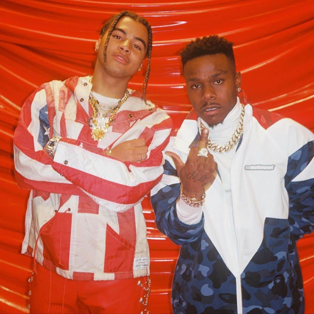 ソニー・ミュージック洋楽さんのインスタグラム写真 - (ソニー・ミュージック洋楽Instagram)「「ムード feat. イアン・ディオール」が通算6週全米1位獲得で大ヒット中の24kゴールデンが、ダベイビーを迎えた新曲「ココ」のMV公開❄️﻿ ﻿ ココ、シャネル～♪って、めちゃくちゃキャッチー！﻿ ﻿ https://24kGoldn.lnk.to/CoCo/YOUTUBE﻿ ﻿ #24kgoldn #24kゴールデン #dababy #ダベイビー #洋楽 #シャネル」12月19日 16時13分 - sonymusic_jp