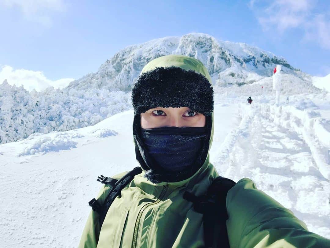 ソンヒョクのインスタグラム：「#winter #mountain」