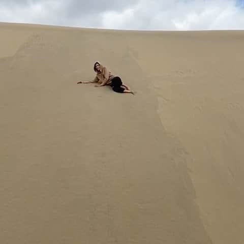 アニヤ・ルービックのインスタグラム：「Rolling into the weekend #dunes」