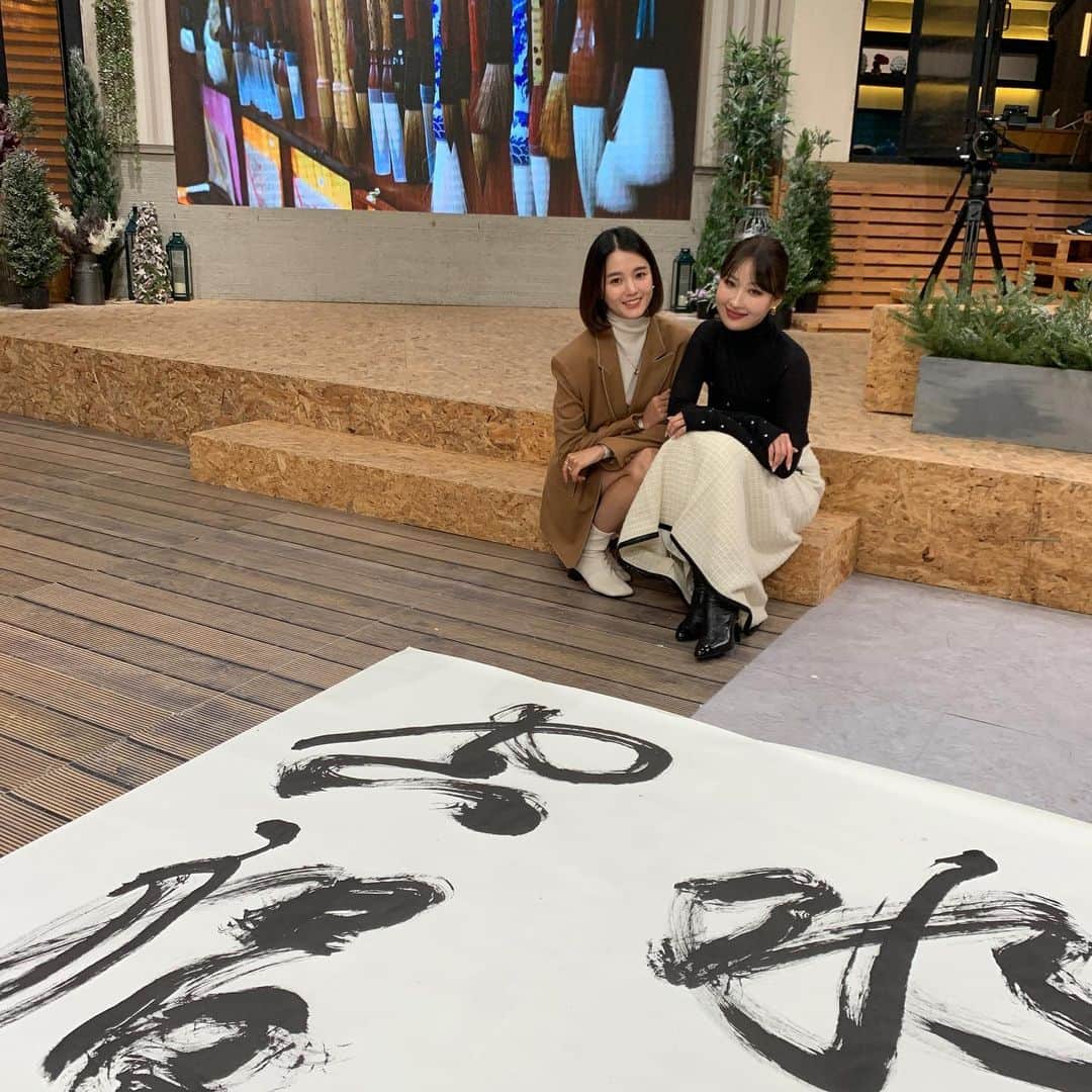 ナム・ボラのインスタグラム：「사배사배 이사배님과! 내가 너무 팬❤️❤️ 팬심으로 찍음🤤 유튭 잘 보구 있어욥~~!!!」
