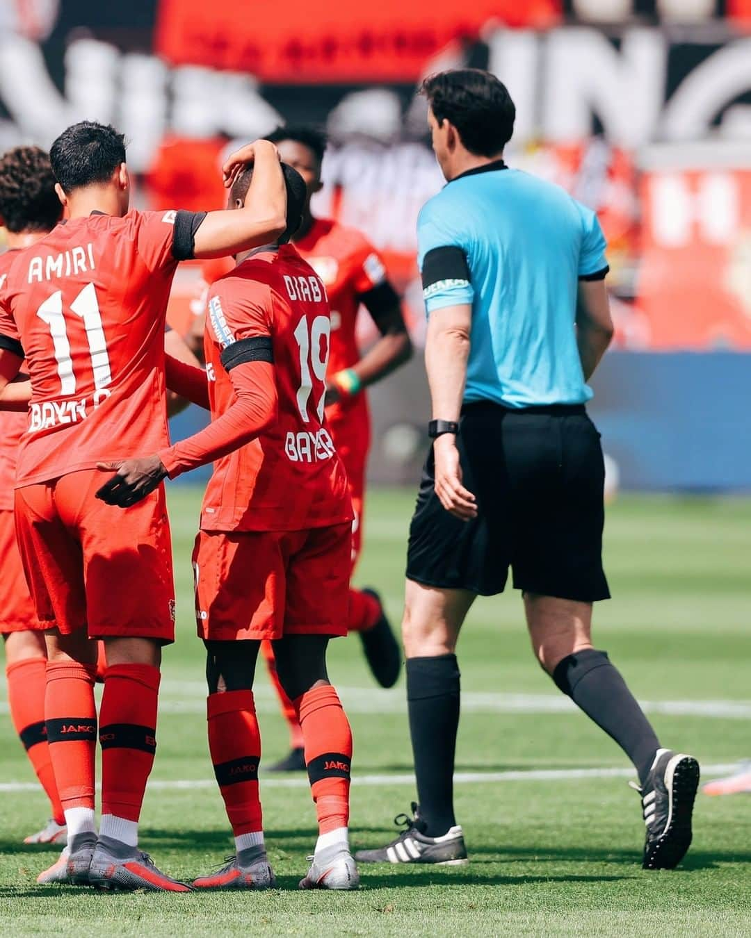 バイエル・レバークーゼンさんのインスタグラム写真 - (バイエル・レバークーゼンInstagram)「⚫️🔴🔥 GAMEDAY 🔥⚫️🔴  🆚 @fcbayern  ⏰ 6.30 PM  📺 @skysportde  📻 #Werks11Radio   🔜 #B04FCB #Werkself #Bayer04」12月19日 16時33分 - bayer04fussball