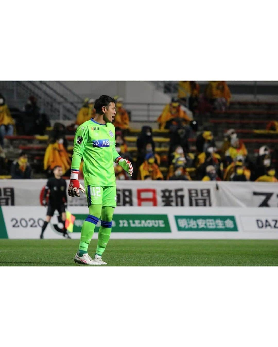 藤嶋栄介のインスタグラム：「北九州戦。沢山の応援ありがとうございました。  自分達でゲームを難しくしてしまい、もったいない試合をしてしまいました。  しかしもう泣いても笑っても今シーズン最後の試合。 明日、レノファ山口に勝って笑顔でシーズン締めくくりましょう！  古巣には負けられない。 沢山の応援よろしくお願いします。  もっともっと出来る。 上手くなれる。  #モンテディオ山形 #アウェイ #北九州 #ギラヴァンツ北九州  #敗戦 #反省 #もっともっと #明日 #最終戦 #古巣 #レノファ山口 #勝つ」