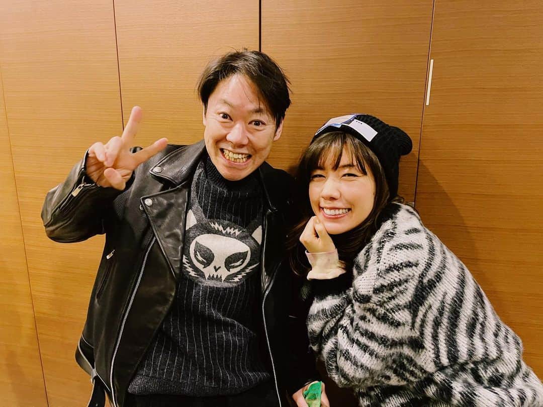 仲里依紗のインスタグラム：「. 恋する母たちご視聴ありがとうございました😍❤️❤️❤️ 最終回いかがでしたか？ 丸太郎さんとまりちゃん👩‍❤️‍👨 無事結ばれて本当によかった🥺❤️ まるまりカップルファンが周りに多くて私とっても嬉しかった🥳❣️ 阿部さんとはじめて共演させていただきました🙇‍♀️毎回刺激になりました🥺 阿部さんが丸太郎さんで本当によかったです❤️  まるまりカップルファンに お裾分けオフショット🥰  #恋する母たち  #こいはは」