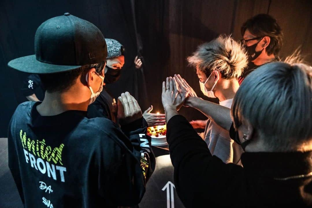 MAH さんのインスタグラム写真 - (MAH Instagram)「DRAGONASH LIVE TOUR﻿ “UNITED FRONT 2020” at GIGS, Sendai.﻿ ﻿ T$UYO$HIくん誕生日おめでとうございます🎂﻿ ﻿ #SiM﻿ ﻿ 📸 @kouhey0622」12月19日 16時51分 - mahfromsim