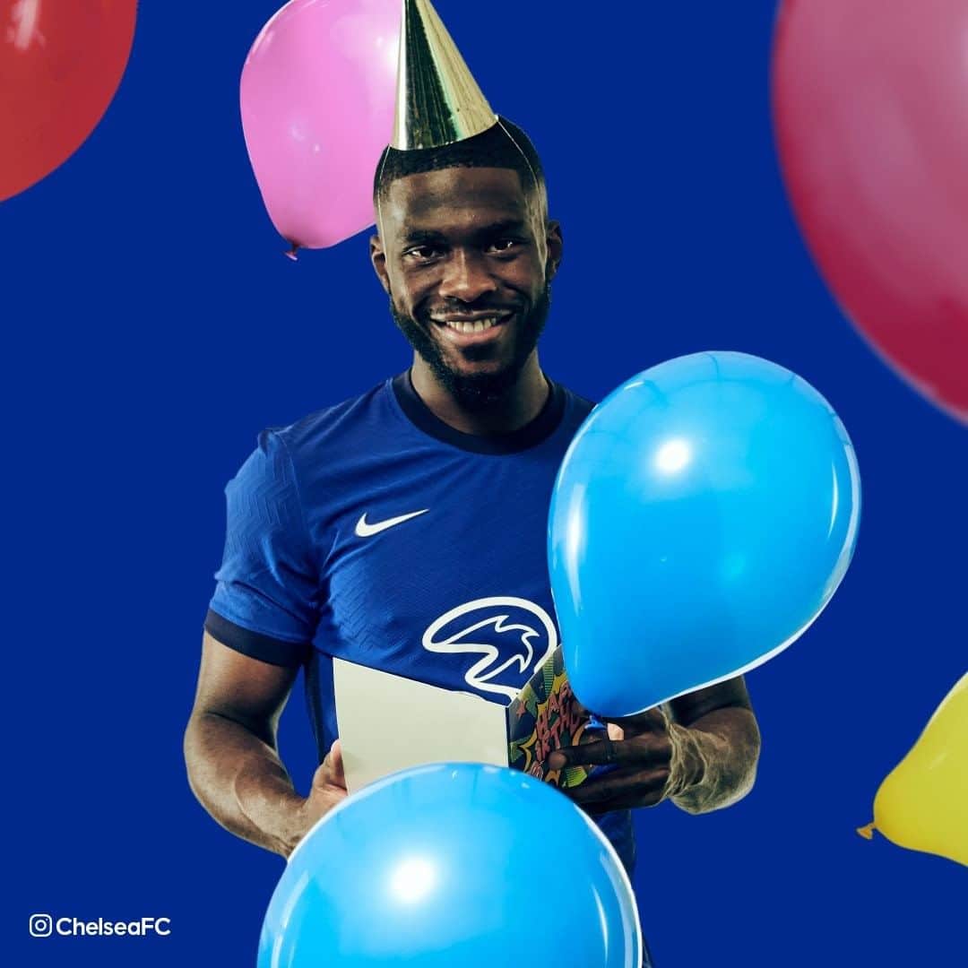 チェルシーFCさんのインスタグラム写真 - (チェルシーFCInstagram)「The birthday boy! 🥳 Have a great day, @FikayoTomori! 🎂 #CFC #Chelsea」12月19日 16時58分 - chelseafc
