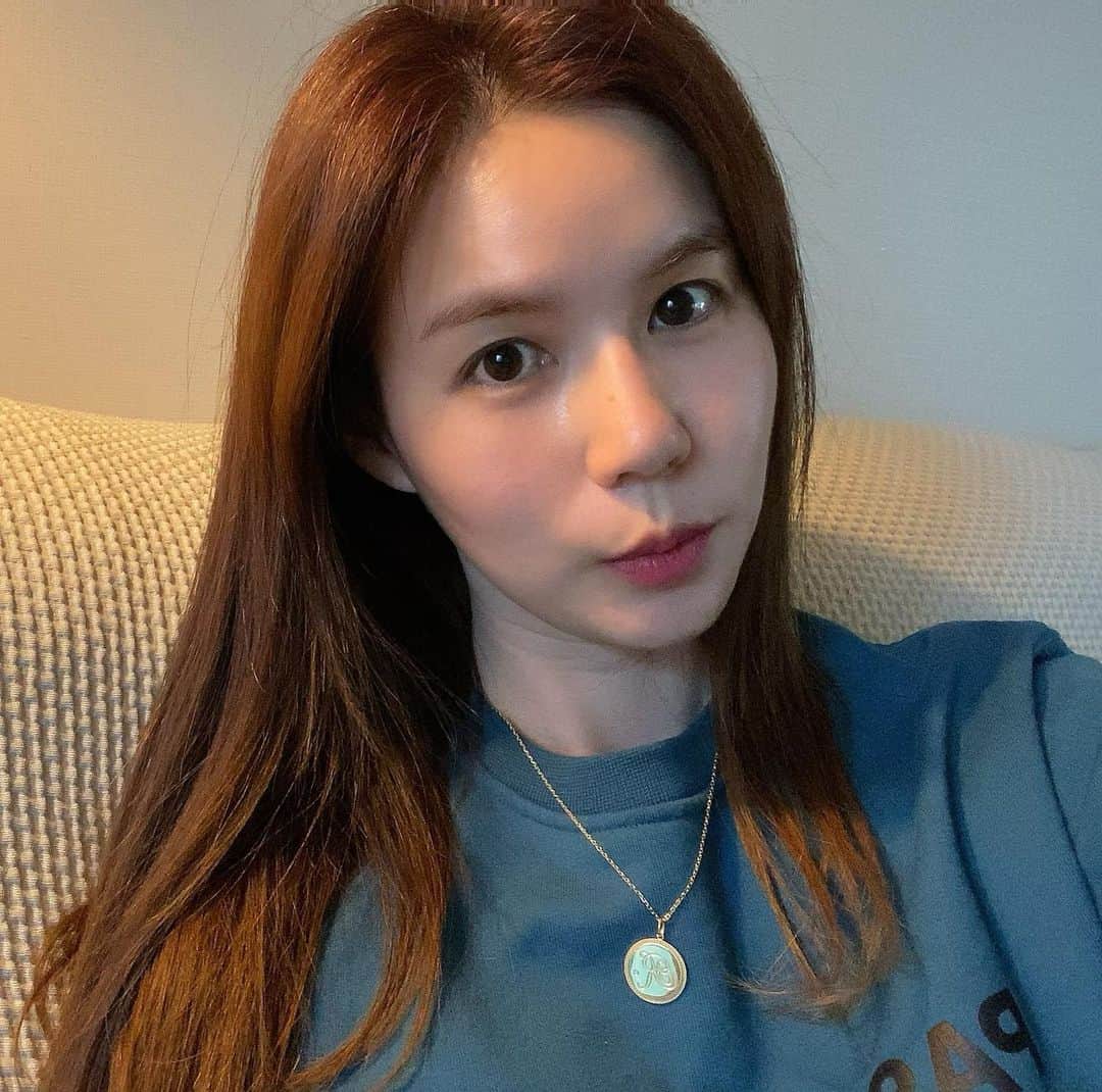 パク・シウンのインスタグラム：「#리사코쥬얼리 애정하는브랜드 리사코~😍 리사킴대표님이골라주신 쥬얼리는 실패한적이없었는데~ 이번에도 역시~👍 20일 1:40분에 쇼핑앤티 THE유난희에서방송한대요~꼭꼭 확인해보셔요~🤗💕 #리사코#주얼리세트#대박나세요#화이팅 ‼️」