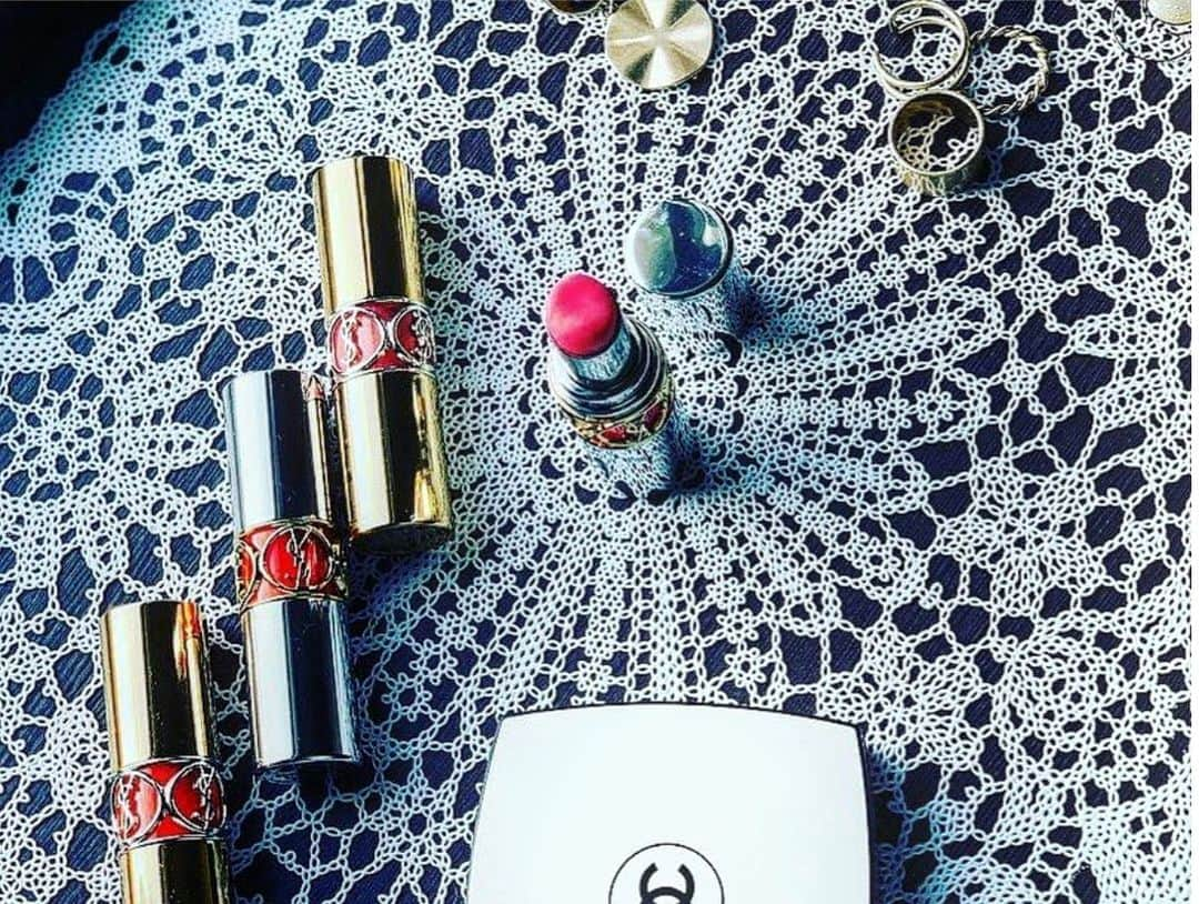 ちゃたさんのインスタグラム写真 - (ちゃたInstagram)「愛用品 @chanelofficial  @yslbeauty   #ripstick #l4like #おきがくらぶ #お洒落  #ysl  #ysl💄 #化粧 #コスメ #portrait_mood #メイク  #化粧  #イブサンローラン #chanel  #love #mamagirl #makeup #綺麗になりたい #ルージュ  #化粧品#化粧道具 #ポートレート撮影 #愛用 #口紅 #l4like #accessory #アクセサリー #いいね  #Instagram #メイク道具 #lipsticklover #💄 #リップ」12月19日 17時03分 - c.h.a.t.a.13