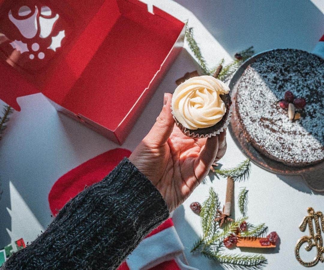 Abhinav Chandelさんのインスタグラム写真 - (Abhinav ChandelInstagram)「I just wrapped up my first food photography assignment, where I shot the Christmas menu of @1740bakerydharamsala, which I feel is currently the best bakery in Dharamshala.  Swipe to see them all . You see, this is something I always tried doing and always failed, so was happy to be able to come out with decent enough pictures, and @ovenkarenge was kind enough to accept them. . If you liked these pictures, head over to @1740bakerydharamsala to try out their amazing bakery products. . . . Food stylist: @millennialladki」12月19日 17時08分 - abhiandnow