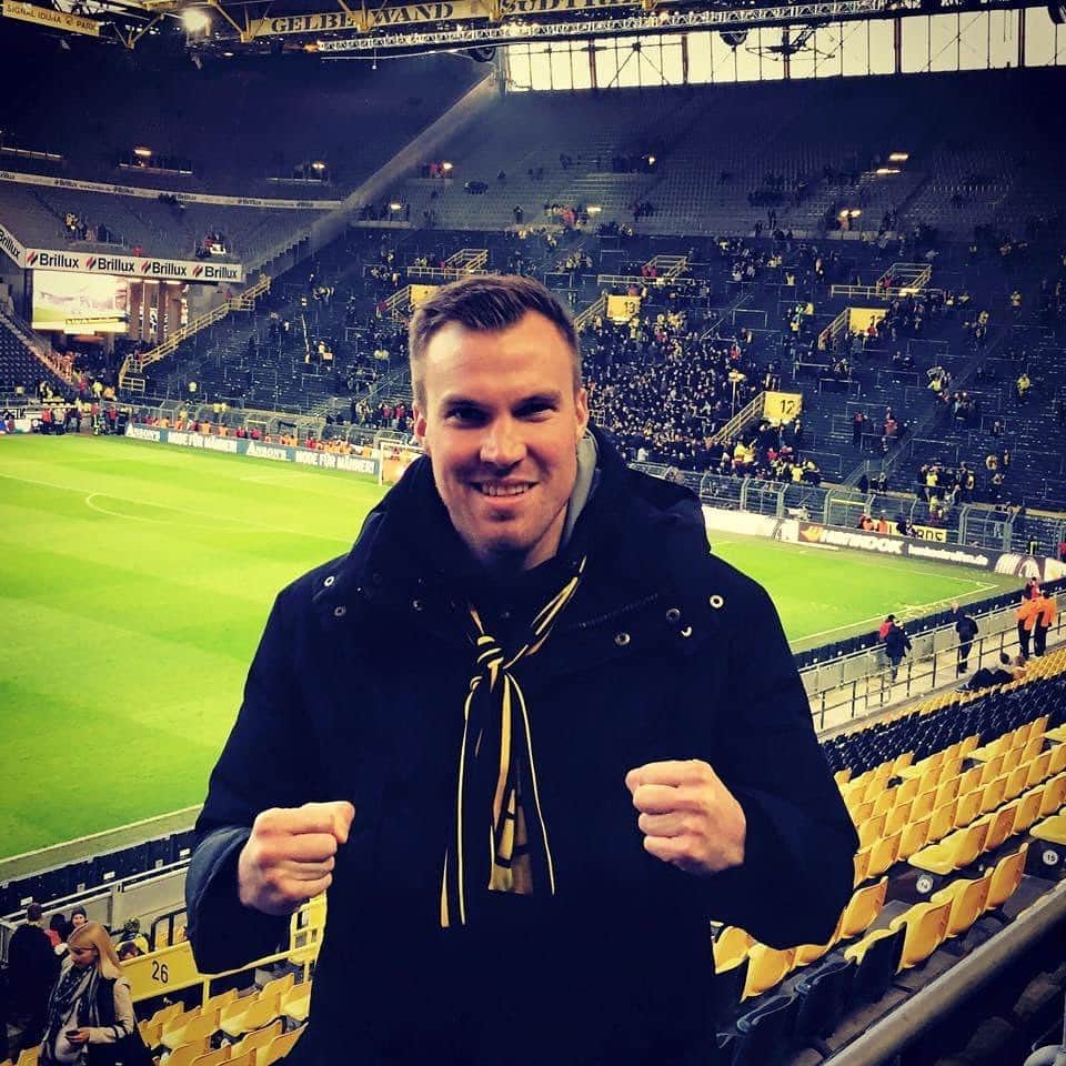 ケヴィン・グロスクロイツのインスタグラム：「19.12.1909 - 19.12.2020  111 Jahre Borussia Dortmund 🤝 Glückwunsch mein geliebter Ballspielverein 🖤💛 Und wir werden immer Borussen sein...」