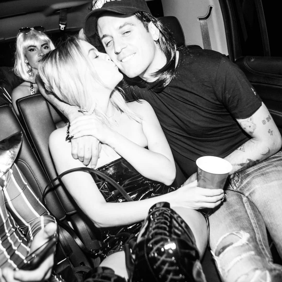 G-Eazyさんのインスタグラム写真 - (G-EazyInstagram)「Happy birthday beautiful 🖤 @ashleybenson I love you to the moon & back.」12月19日 17時17分 - g_eazy