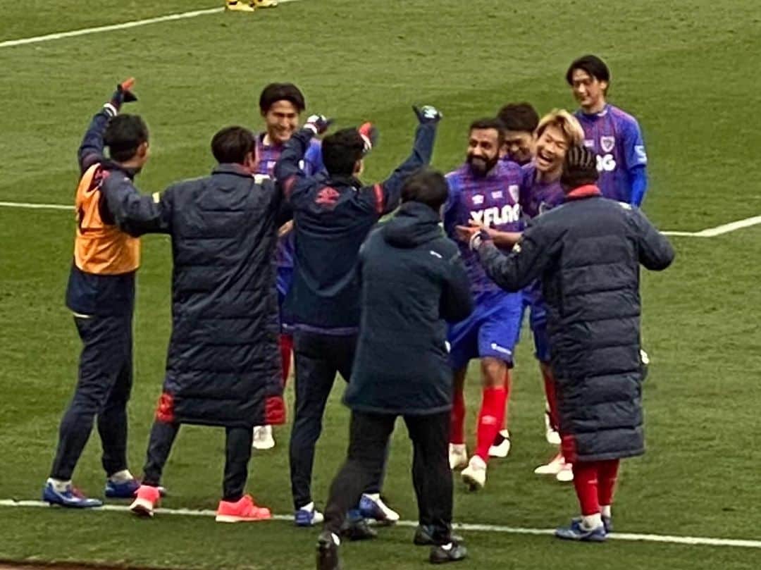 植田朝日のインスタグラム：「🔵🔴﻿ ﻿ 当たり前のことが当たり前に出来なかった今年のJリーグ。﻿ ﻿ 何とか無事に最終戦を終えることが出来ましたね！w﻿ ﻿ 成績もだけど、その前にまず無事に終えれた事に拍手だね‼️﻿ ﻿ まだ、カップファイナルもあるし気は抜けないけど一先ずお疲れ様でした‼️﻿ ﻿ YNWA﻿ バモ トーキョー﻿ ﻿ #tokyo12 #fctokyo #FC東京」