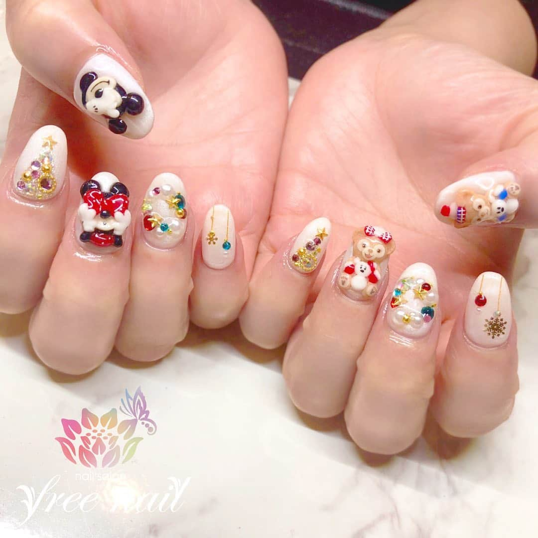 free nail フリーネイルさんのインスタグラム写真 - (free nail フリーネイルInstagram)「. お客様ネイル💅🏻🎅🏻🎄 . クリスマスミッキー🎅🏻🎄♥️ . 事前相談でお好きなパーツお作りいたします⛄️ . ご来店ありがとうございました🙇🏻‍♀️🙇🏻‍♀️🙇🏻‍♀️💗 . #ネイルアート #ジェルネイル #ネイルサロン #大阪ネイルサロン #ネイルデザイン #ネイルチェンジ #クリスマスネイル #christmasnails #キャラクターネイル #ツリーネイル #ミッキーネイル #ダッフィーネイル #ホワイトネイル #デザインネイル #トレンドネイル #3dネイル #立体ネイル #冬ネイル #winternails #nailsart #nailsdid #美甲 #日式美甲 #日式美甲胶 #日本美甲师 #日本美甲老师 #美甲上课 #日本胶 #フリーネイル #freenail」12月19日 17時31分 - freenail_jpn