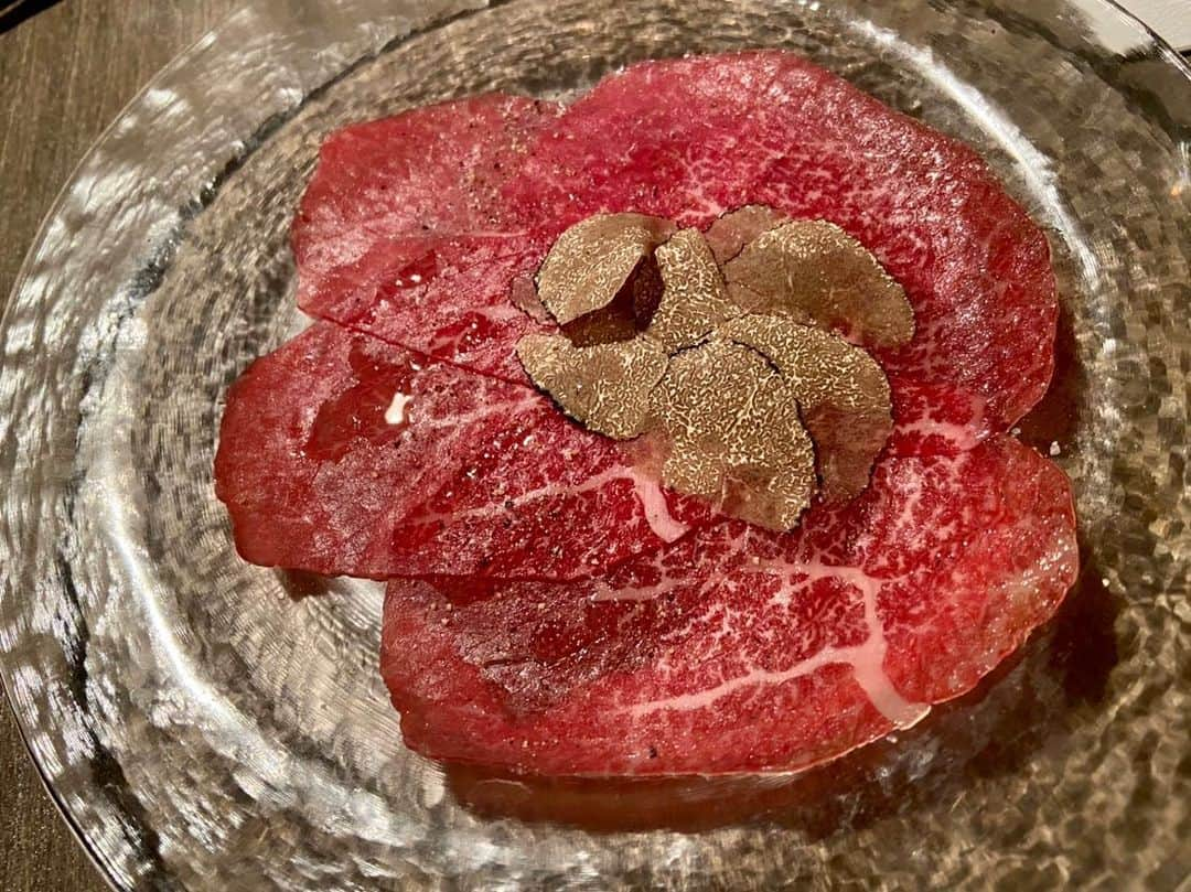 住吉史衣さんのインスタグラム写真 - (住吉史衣Instagram)「. . いつかの焼肉🤤💕💕 大好きな生肉に始まり間に焼肉挟んで生肉で終わりました！笑 . . #恵比寿 #うしごろ  #焼肉 #生肉 #ユッケ #タルタル #カルパッチョ #うに  #うしごろバンビーナ #恵比寿グルメ #恵比寿ディナー #恵比寿ごはん #ふーみん食べ歩き #美味しいもの大好き #美味しいもの好きな人と繋がりたい #美味しくて幸せ #幸せ #恵比寿飲み #グルメ女子 #グルメ部 #グルメな人と繋がりたい #美味しいは幸せ #ebisu #yakiniku #yummyfood #食べ歩き女子 #大食い女子 #meatlover #肉スタグラム #肉好き女子 . .」12月19日 17時33分 - fumie_0426