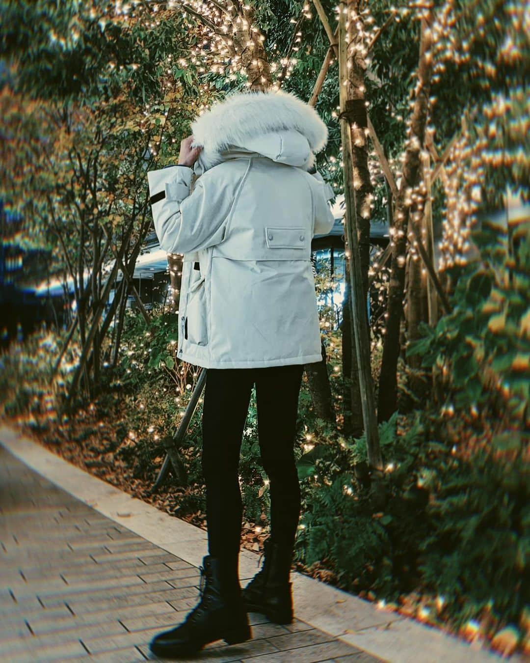 来夏さんのインスタグラム写真 - (来夏Instagram)「#🤍 本格的に寒くなって この冬を乗りきるために 今までもってなかった ホワイトのアウターをゲット🤍 @amail_official のsnowman coat⛄️  腰まわりしぼれるデザインで フェイクファーも取り外せるから いろんな服にあわせて着れる👌🏽  去年は産後 退院した日に雪が降った思い出❄️ 今年はホワイトクリスマスになるかなぁ??🎅🏽  #outfit #amail  #冬アウター #冬コート #女の子ママ」12月19日 17時38分 - rairairaika