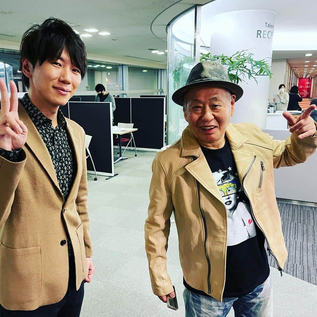 古市憲寿のインスタグラム：「めちゃくちゃ元気な泉谷しげるさんと！ 明日の #ワイドナショー にでます。」