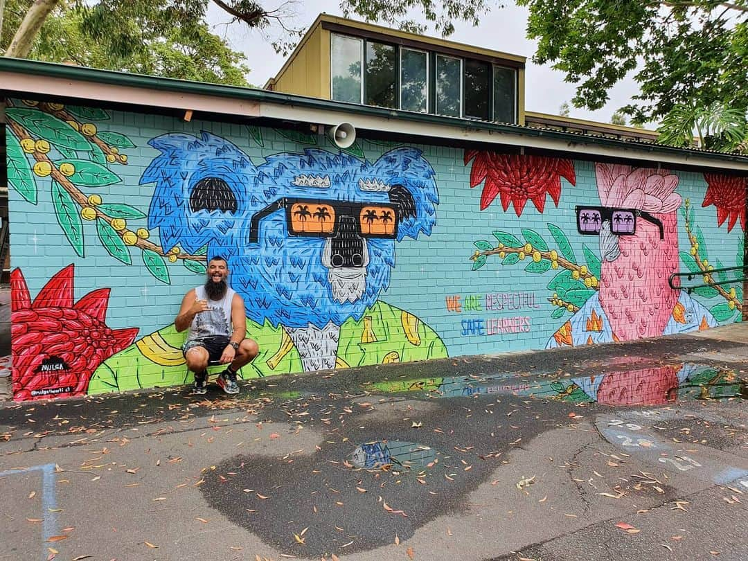 MULGAさんのインスタグラム写真 - (MULGAInstagram)「Good times getting funky on my second last mural job of 2020 at Newbridge Heights Public School.⁣ ⁣ On the left we have Kevin the Koala and on the right Ralph the Galah. ⁣ ⁣ The story of Kevin the Koala and Ralph the Galah⁣ ⁣ Once there was a koala called Kevin and he had a friend called Ralph the Galah and  they were firm friends and knew each other since they were 13 when they did metal work class together at school. Once their metal work teacher got angry at the naughty kids and kicked a bin and threw a piece of metal at the ground and it bounced up and struck a boys shin and he was bleeding and stuff. It was quite an exciting lesson. ⁣ ⁣ The End ⁣ ⁣ #mulgatheartist #muralart #schoolmural #koalaart #galah #australianart」12月19日 17時54分 - mulgatheartist