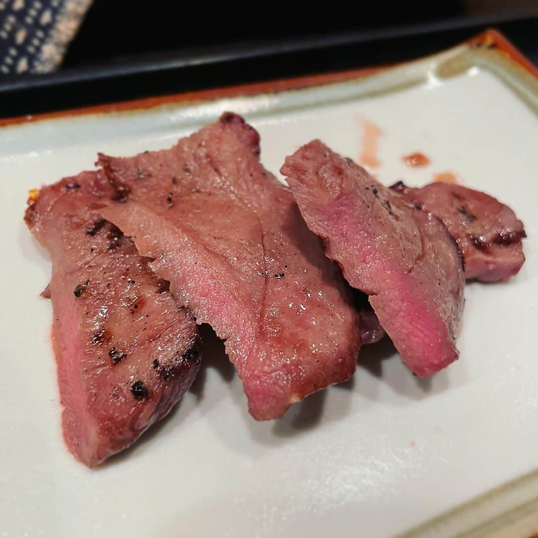 のインスタグラム：「僕の一番好きな食べ物です。 口の中に蘇ってきてくれ！タン様！！！  #牛タン　#焼き　#グルメ #藤沢　#佐助」