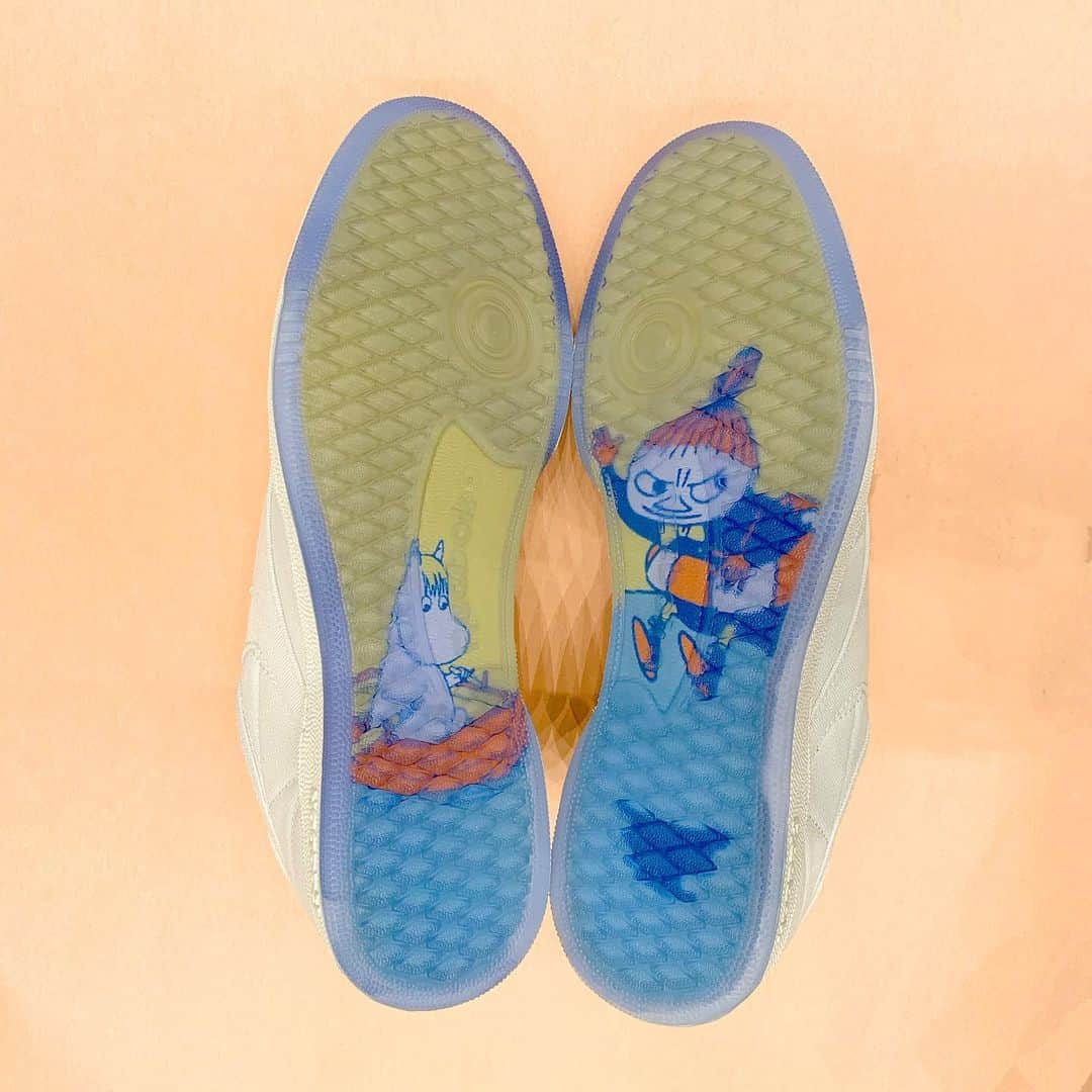 ムーミンさんのインスタグラム写真 - (ムーミンInstagram)「👟 Calling all Moomin *and* Sneaker fans!👟   This is your chance to enter the raffle to buy a pair of these Classic Reebok sport shoes made to commemorate the 75th anniversary of the Moomins! Will you be the lucky owner of one of the 75 pairs that have ever been made?😍  Follow these easy steps to take part:  1. Join* the Moomin Fanclub 👉 moom.in/fanclub (link in bio) 2. Receive our next newsletter and click open the link to the raffle. 3. Fill out the form with your details and you are in the draw!  These sneakers are sold to benefit the #OURSEA campaign and all proceeds will be directed to the campaign. Read more on www.oursea.fi 💙  More information can be found on our blog and in the coming newsletter next week! Good luck!🥰  *Already a member of the Moomin Fanclub? You’re good to go and you should receive the next newsletter!  #reebok #reebokclassic #moomin #moominofficial #sneakers #sneakernews #sneakerheads」12月19日 17時50分 - moominofficial