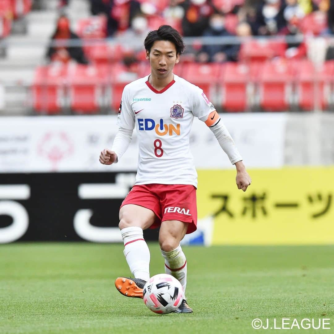 サンフレッチェ広島さんのインスタグラム写真 - (サンフレッチェ広島Instagram)「. ⚽️明治安田生命J1リーグ第34節　試合結果⚽️ 名古屋グランパス　1-0　サンフレッチェ広島 前半：0-0 後半：1-0  チャンスは作るもののゴールを奪うことができず、0-1で敗戦。2020シーズンラストゲームを勝利で飾ることができませんでした。  アウェイゲームながらも、最後まで応援いただき、ありがとうございました。  #青山敏弘 選手 #佐々木翔 選手 #茶島雄介 選手 #川辺駿 選手 #林卓人 選手 #sanfrecce #積攻」12月19日 17時57分 - sanfrecce.official