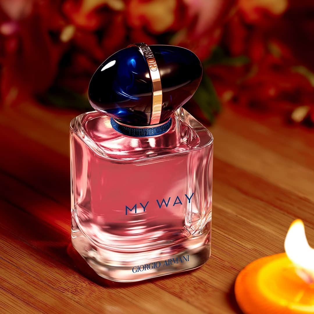 Armani Beautyさんのインスタグラム写真 - (Armani BeautyInstagram)「Brighten up a cold winter day with a luminous fragrance. MY WAY combines floral tuberose with warm base notes of vanilla and musk, to create a radiant fragrant experience.   Available @Sephora.  #Armanibeauty #ArmaniMyWay #IAmWhatILive #fragrance」12月19日 17時58分 - armanibeauty