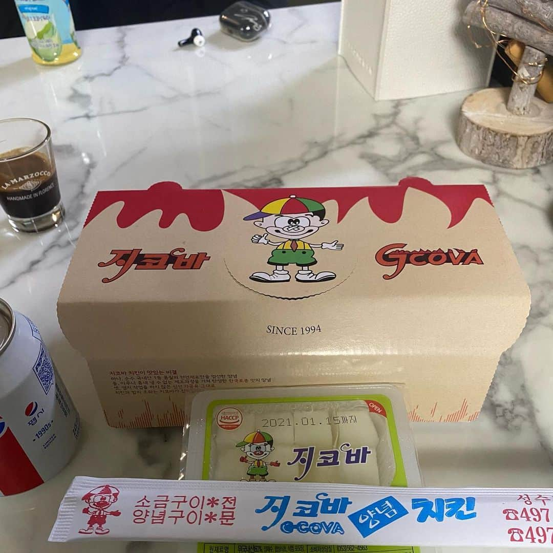 イ・ギュヒョンさんのインスタグラム写真 - (イ・ギュヒョンInstagram)「#혼치 #지코바 #치맥 다들 저녁 맛있게 드세요:)」12月19日 17時59分 - 290_83