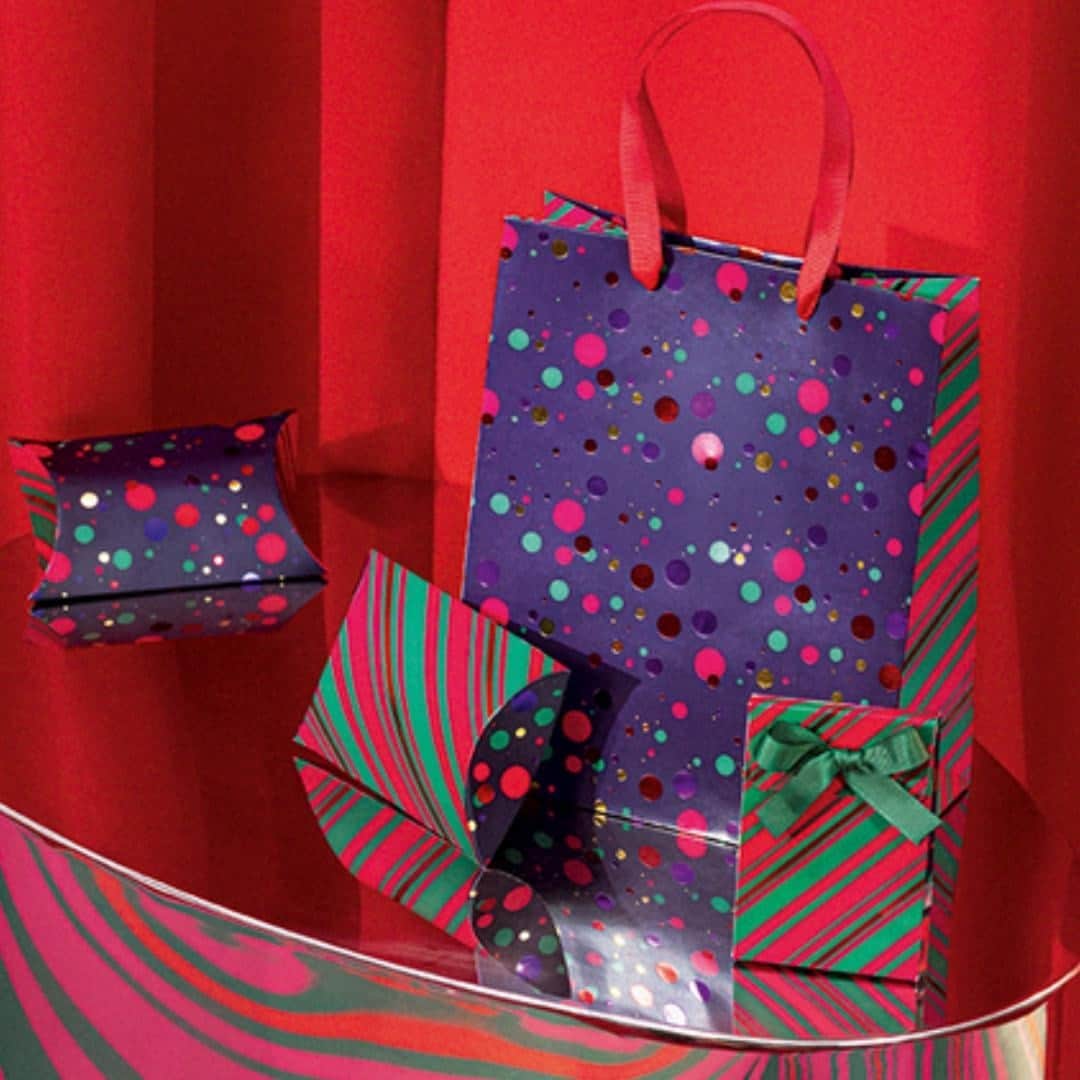 アクセサライズのインスタグラム：「That's (almost) a wrap on Christmas shopping...get the rest with FREE delivery, today only!*  It is the 8th day of wonder, after all 💜 #Accessorize #WonderFilled」