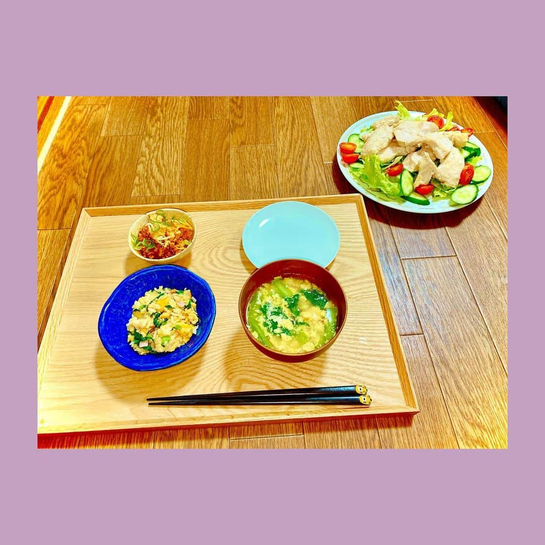 福島雪菜さんのインスタグラム写真 - (福島雪菜Instagram)「今日の晩ごはん( ˶˙ᵕ˙˶ ) * ✧炒飯 ✧麻婆豆腐（弟のリクエスト） ✧蒸し鶏サラダ ✧たまごスープ * * #手料理❤️ #おうちごはん」12月19日 18時19分 - yukina_fukusima