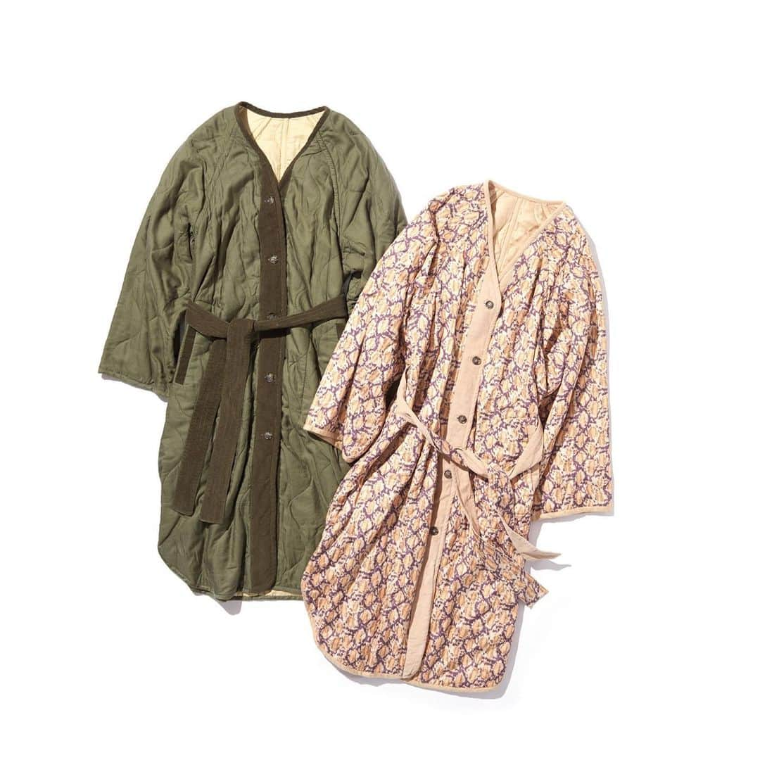 JACK&MARIE / ジャックアンドマリのインスタグラム：「. Sara Mallika  PRINT QUILTING COAT  華やかな印象のキルティングコート。 抜け感があり、軽く羽織れるのでシーズン長く着られるのもポイントです。  #jackandmarie #saramallika  #quilting  #quiltingcoat  #longcoat #coat #キルティングコート  #サラマリカ  #ジャックアンドマリー」