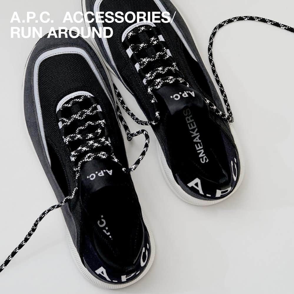 アーペーセーのインスタグラム：「A.P.C. ACCESSORIES FW20 ⠀ ⠀ The Run Around sneakers available in white and charcoal grey. ⠀  ⠀ Available in stores and at apc.fr ⠀ ⠀ #APC #APCaccessories #APCsneakers #Runaround #APCgifts #APCFW20」