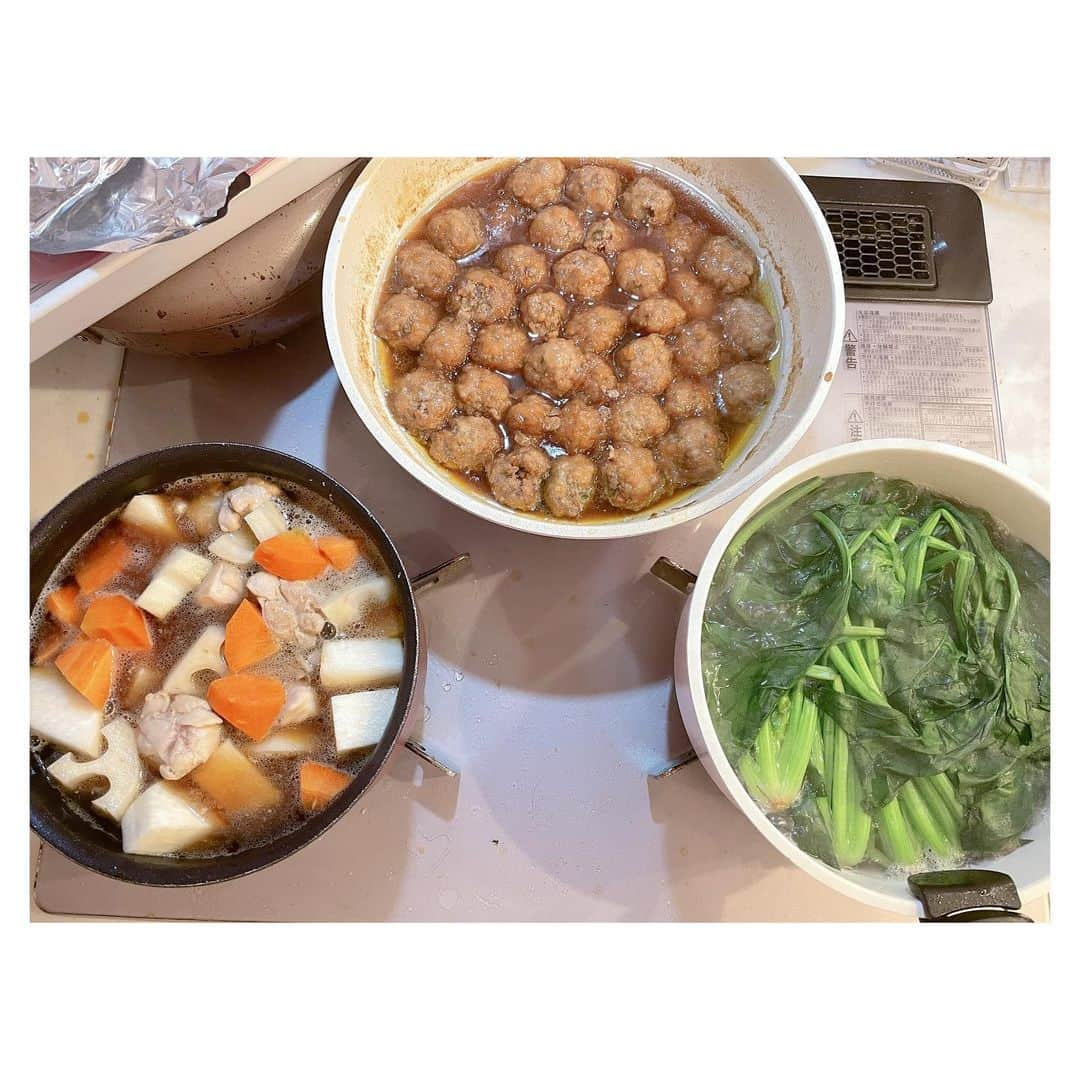 辻希美さんのインスタグラム写真 - (辻希美Instagram)「夕飯‼️  #夕飯 #ミートボール #煮物 #ほうれん草の胡麻和え」12月19日 18時27分 - tsujinozomi_official