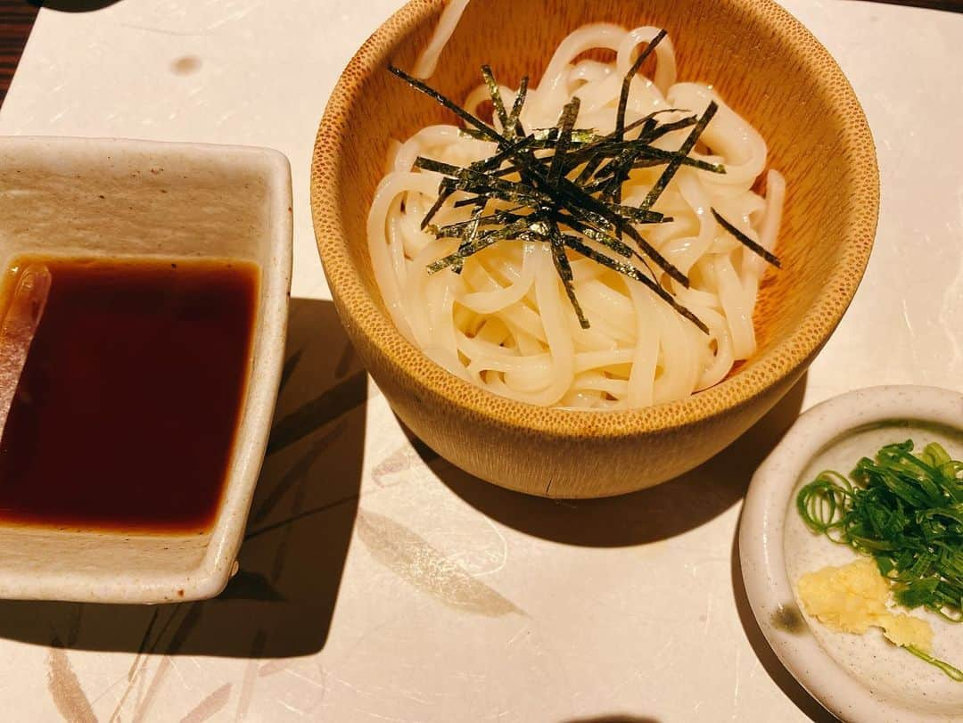 宇佐美あいりさんのインスタグラム写真 - (宇佐美あいりInstagram)「先日食べた会食🦐✨大好きなえび😍🦞それから土瓶蒸❣️久しぶりに食べたよ😋おいしい♬冬にいいね*⸜( •ᴗ• )⸝*あたたまる💖 #和食#オマール海老#岩手#あわび#土瓶蒸し#京鴨#冬野菜#お刺身#鮮魚#がす海老#豆腐#うどん#天ぷら#会食#ご飯#グルメ#dinner#グルメ女子#グルメスタグラム#gurume#食べるの大好き#銀座#ginza#instadaily#instalike#selfie#pleaselike#pleasefollow#followme#銀座竹の庵」12月19日 18時27分 - airi.usami_official