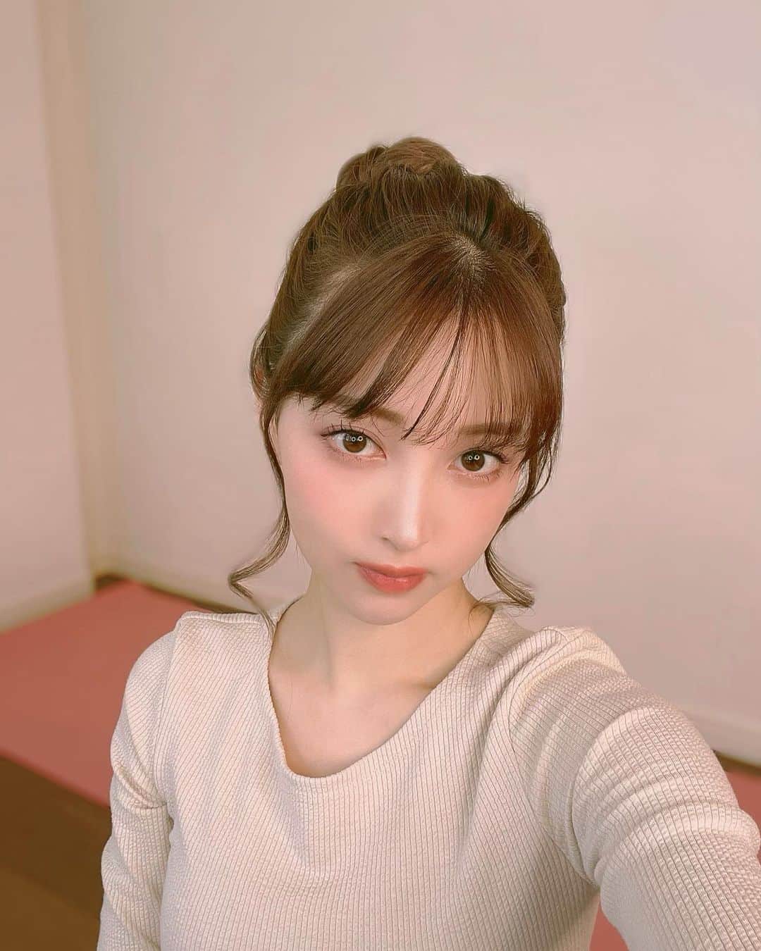 のインスタグラム：「. 常時プライベートオンラインレッスンのご予約を承っております✨ お客様のご希望日時とリクエストにお応えして構成いたします🙏  ハイライトからヨガ予約サイトまで飛んでくださいね🧘‍♀️」