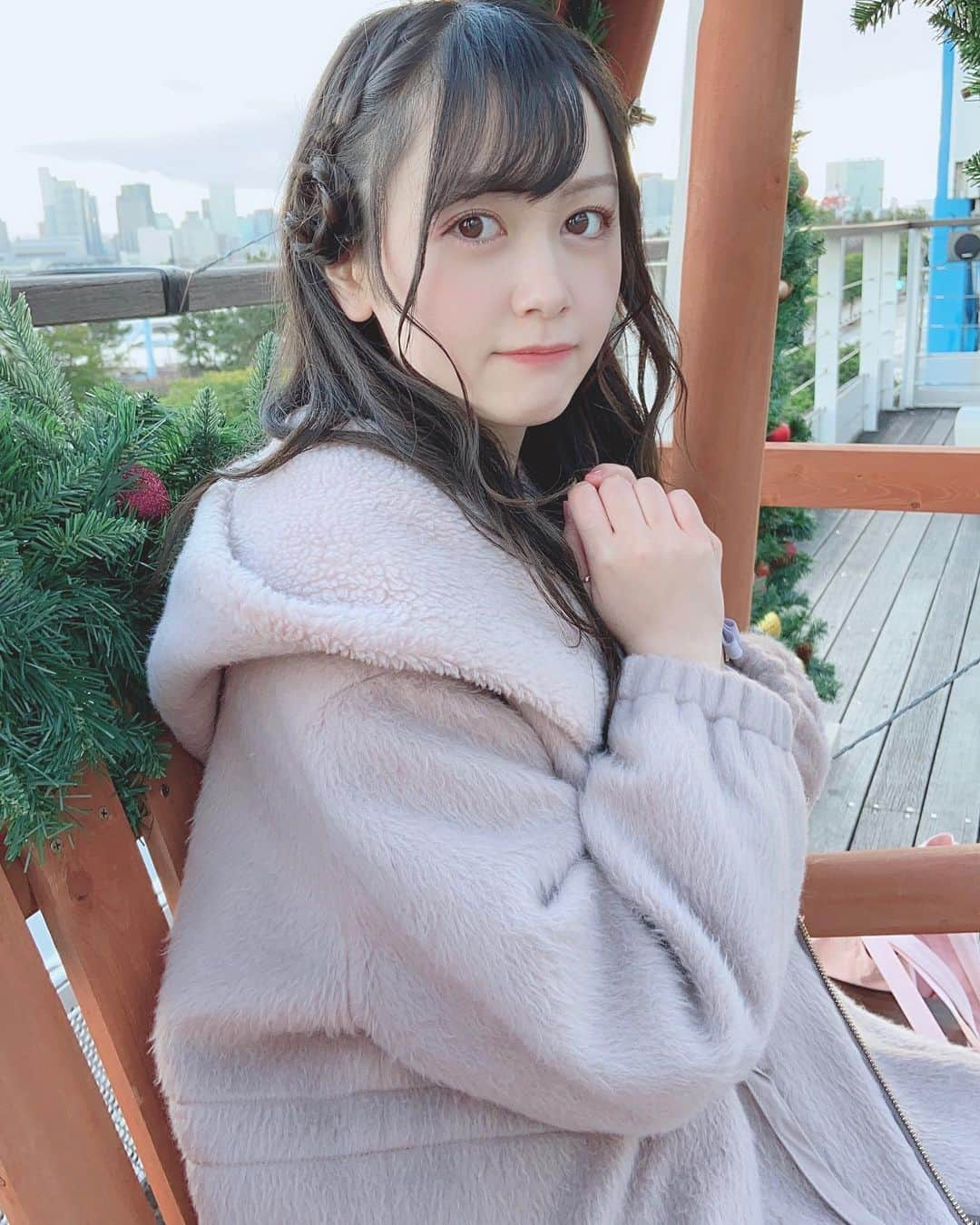 大川莉央のインスタグラム：「﻿ ブランコ固定されてた🥺笑  #お台場 #お台場デート #クリスマス 🎄」