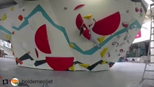 ルスタン・ゲルマノフのインスタグラム：「Setting up some nice boulders at @bolderneoliet  #Repost @bolderneoliet • • • • • • 1…2… jump…  #neoliet #bolder #rotterdam #bolderrotterdam #bouldering #climbing #climbing_is_my_passion #gymlife  #climbing_videos #refresh  #bouldersetting  #routesetting  Music:  Music from @chillhopmusic  Burn my mind by Tesk」