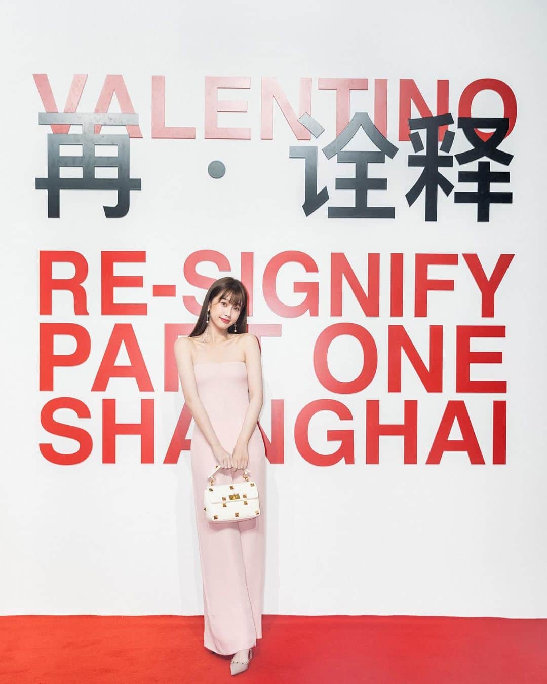 Valentinoさんのインスタグラム写真 - (ValentinoInstagram)「@qinlan_717, @estheeerrrrr, and #LilGhost visited the Power Station of Art for the newly revealed #ValentinoResignify Part One Shanghai, an experience offering visitors a chance to explore the codes of the Maison.」12月19日 18時41分 - maisonvalentino