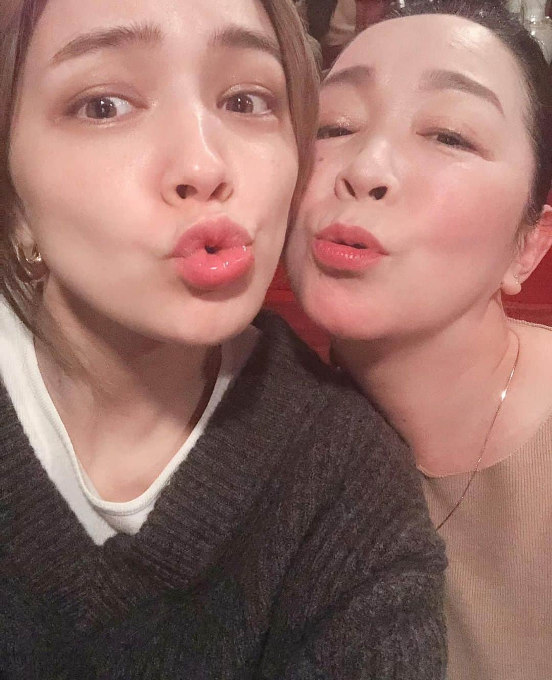 ステファニーのインスタグラム：「❤️❤️❤️ Happy  Birthday mommy! I love you and I love you and love you...」