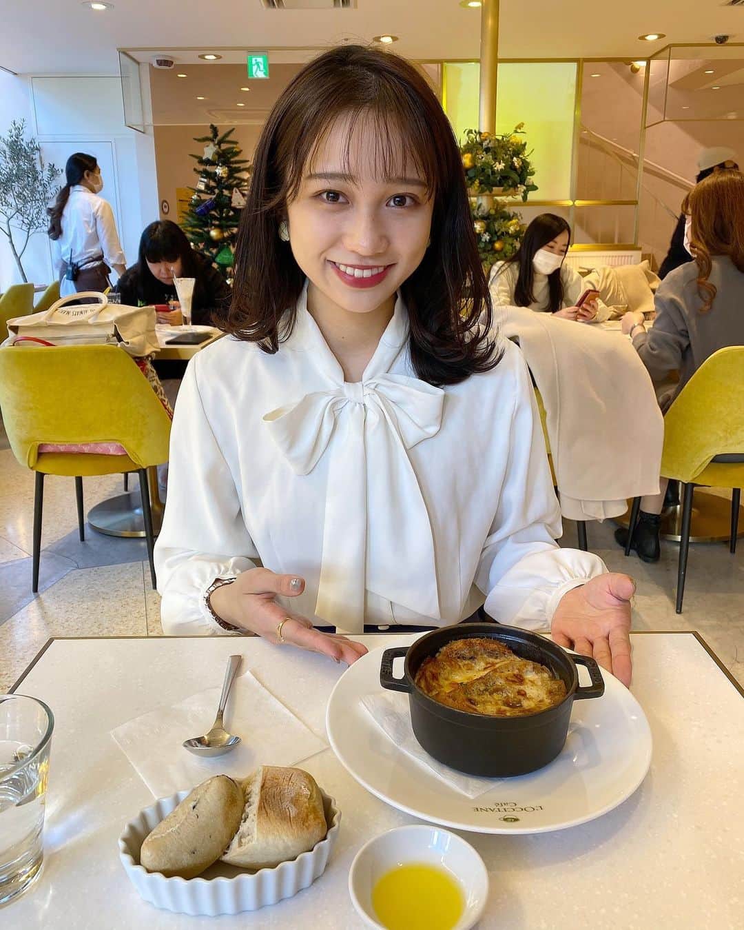 生形由佳さんのインスタグラム写真 - (生形由佳Instagram)「この間、ななみんとランチに行ってきました🤤  初めましてとは思えないくらい 話が尽きなくて、楽しかった〜🥳  【L’OCCITANE CAFE 】 オ二オングラタンスープを食べてあったまりました🧣 冬はついつい食べすぎてしまいますね🙄  #東京カフェ  #渋谷カフェ #loccitane」12月19日 18時59分 - yuka.ub