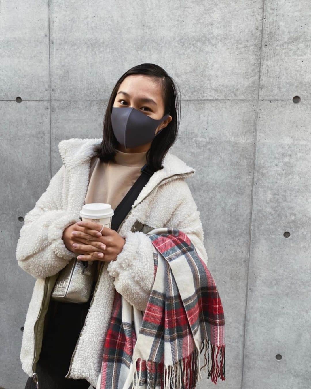 のインスタグラム：「. 娘、久しぶりにミディアムまでカット💇🏽‍♀️❤︎ ずっとロングできていたので母としても新鮮で、 記念に😎📸👌🧡 . 成長したな〜 . . . ミヤザワさん有難うございました☺️🙏  @collanhair  . . . #hair#haircut #ヘアサロン #中学生 #中学生女子」