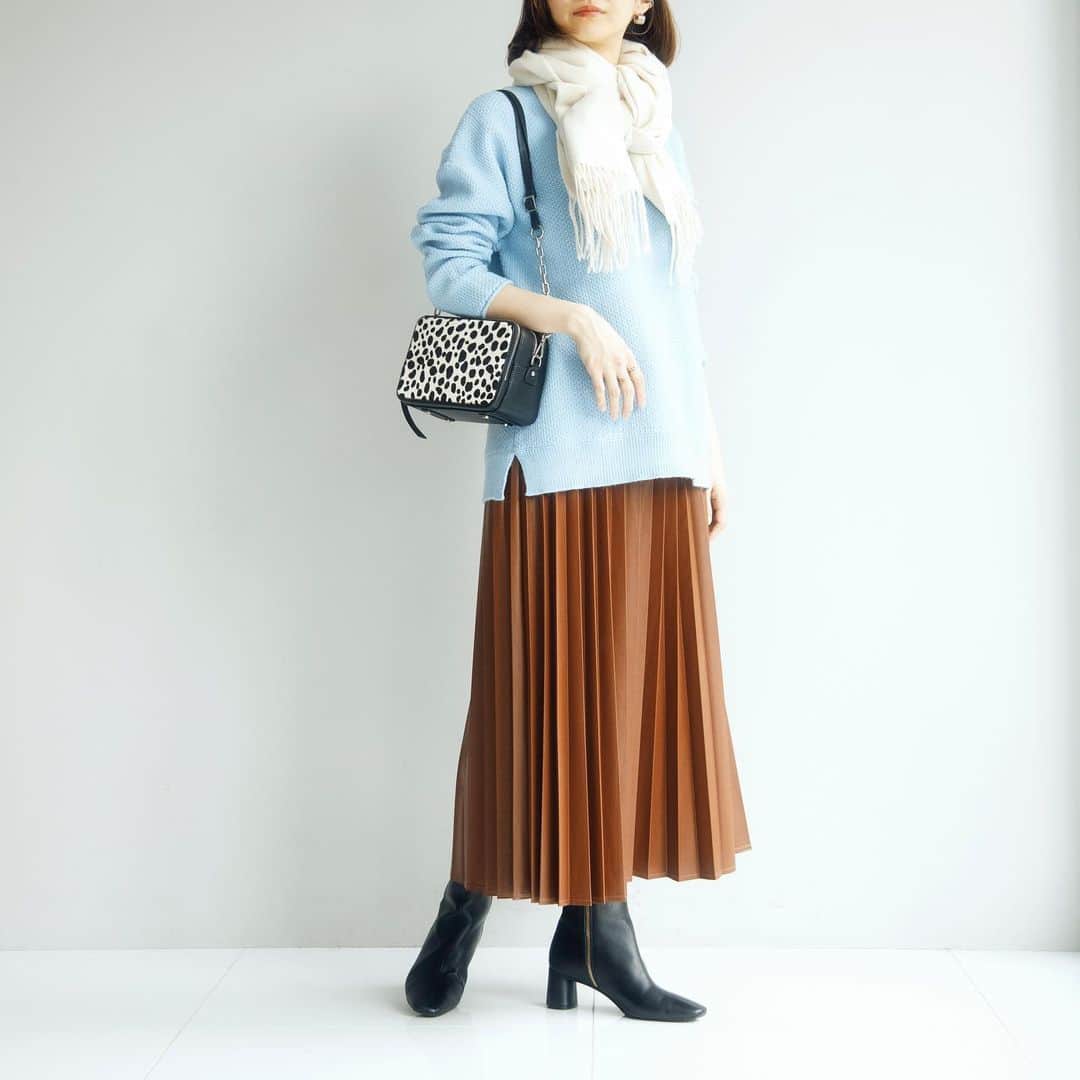 INDIVIのインスタグラム：「- pick up items -﻿ ﻿ ﻿ ニット編み地が表情感があり、暖かみのあるニット。﻿ ボクシーなシルエットは、ボトムスを選ばす抜け感のあるスタイリングにしてくれます。﻿ 6色展開とカラーも豊富にご用意。﻿ ぜひチェックしてみてください！﻿ ﻿ ﻿ ✴︎knit.¥12,650(税込)﻿ ✴︎no.127-19467﻿ ﻿ ✴︎skirt.¥12,650(税込)﻿ ✴︎no.127-79080﻿ ﻿ ﻿ #INDIVI﻿ #インディヴィ」